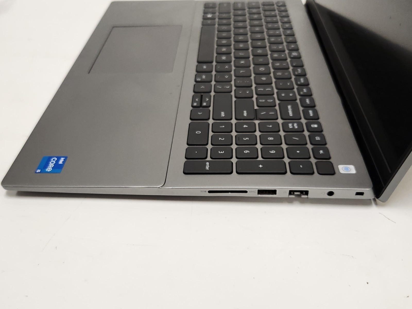 Dell Vostro 5620 Laptop Intel Core i5-1240P 1.7GHz 8GB RAM 512GB SSD W11P + AC