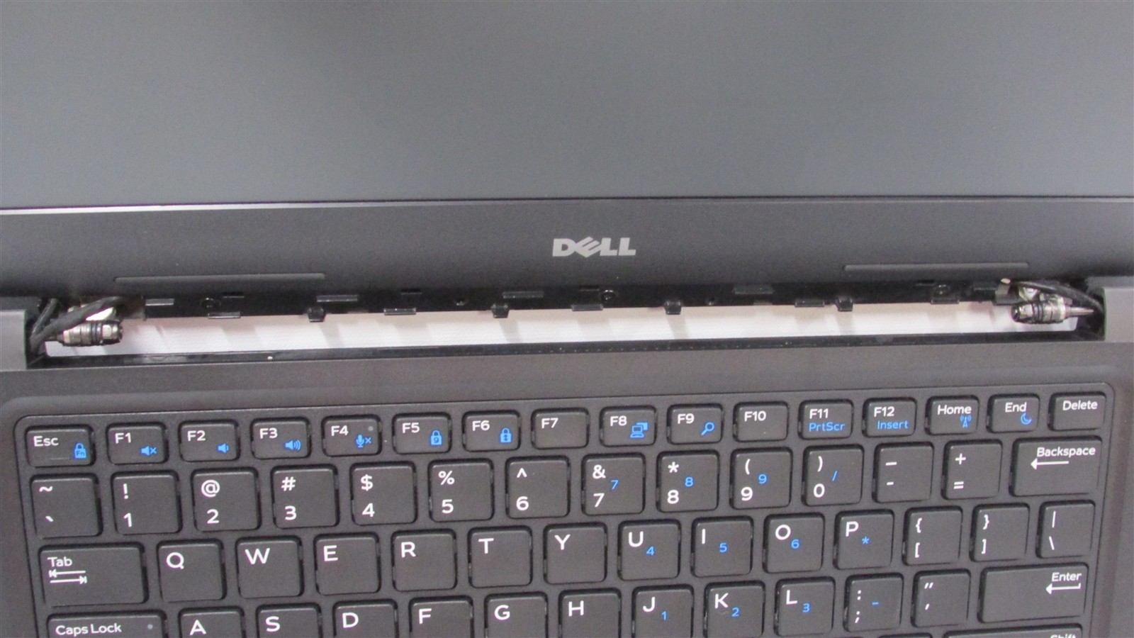 Dell Latitude 3380 i3-6006U 2.0GHz 4GB RAM 500GB HDD 13.3″ Win 10 Pro COSM DMG