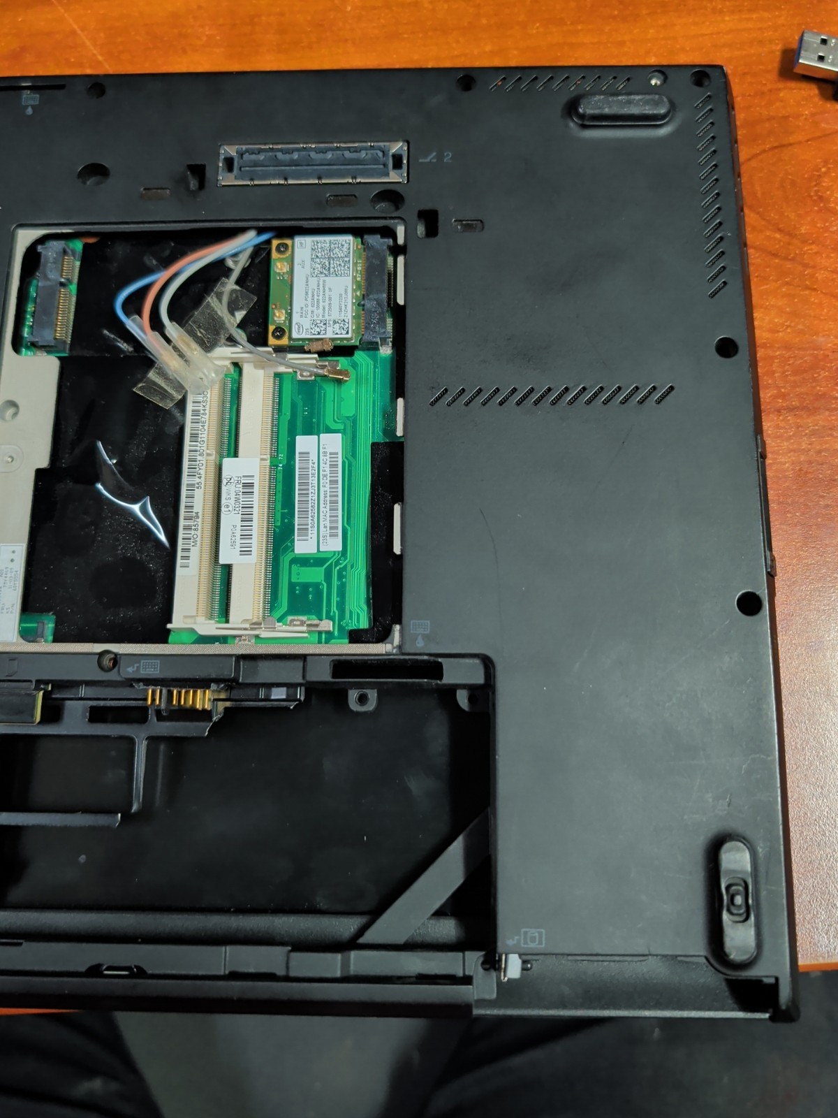 LENOVO THINKPAD T410S – FOR PARTS – INTEL CORE I5 See Pics. Parts****