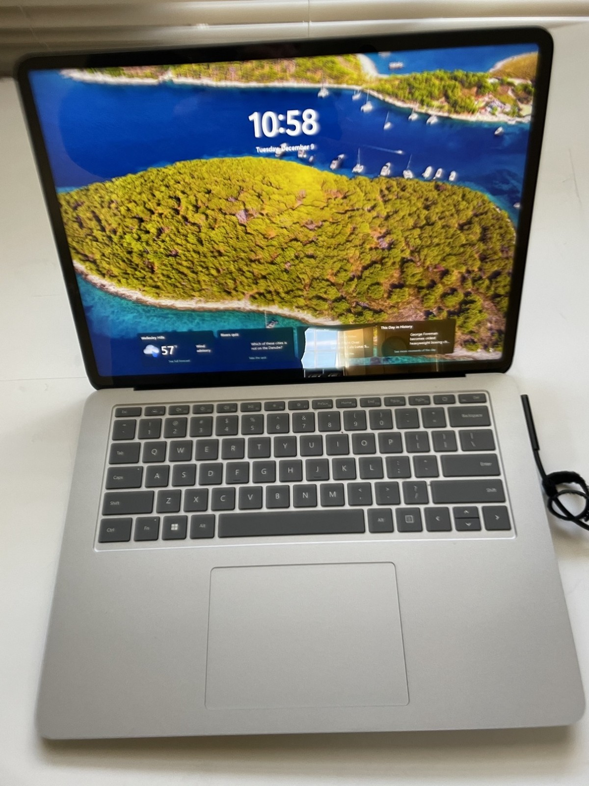 Microsoft Surface Laptop Studio 14″ i5-11300H 16GB 256GB – boost up to 4.4 Ghz