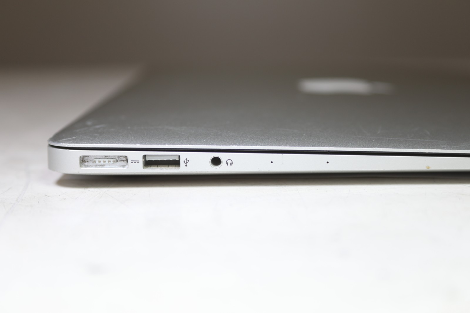 MacBook Air (A1466) Intel(R) Core(TM) i5-5250U CPU @ 1.60GHz-4GB RAM-128GB SSD