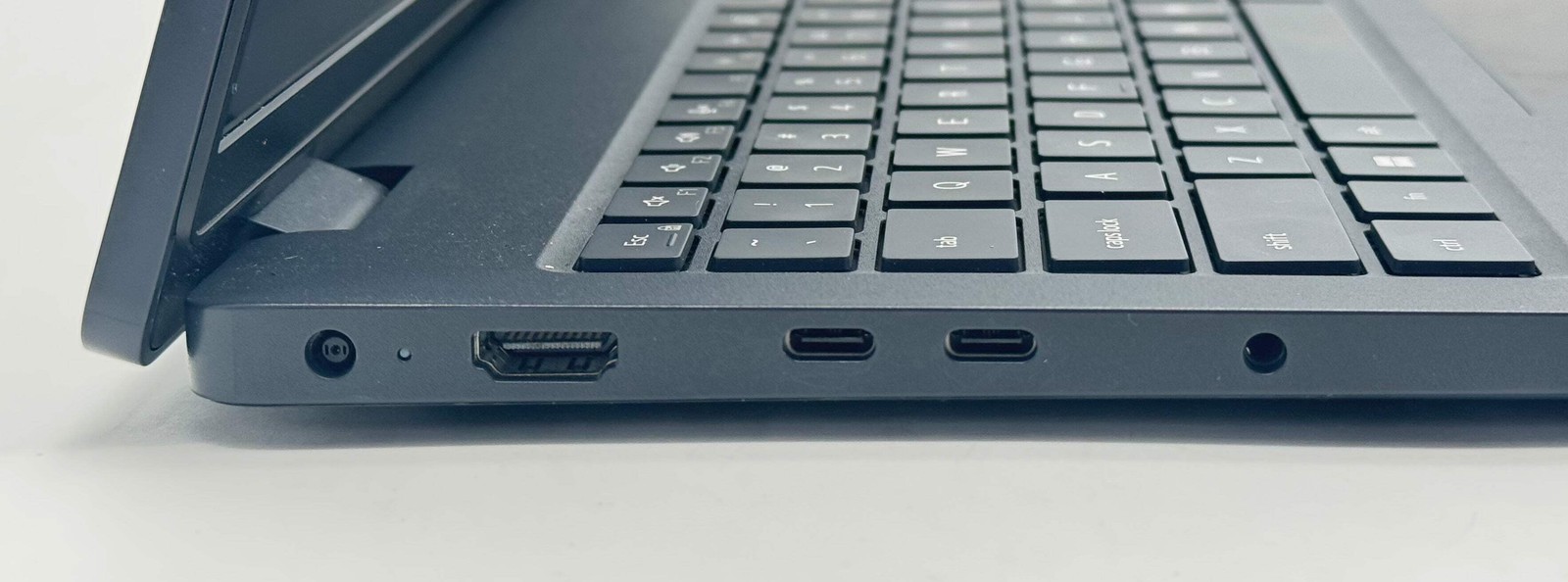 Dell Pro 16 PC16250 16″ Core 3 8GB 256GB SSD Black Used