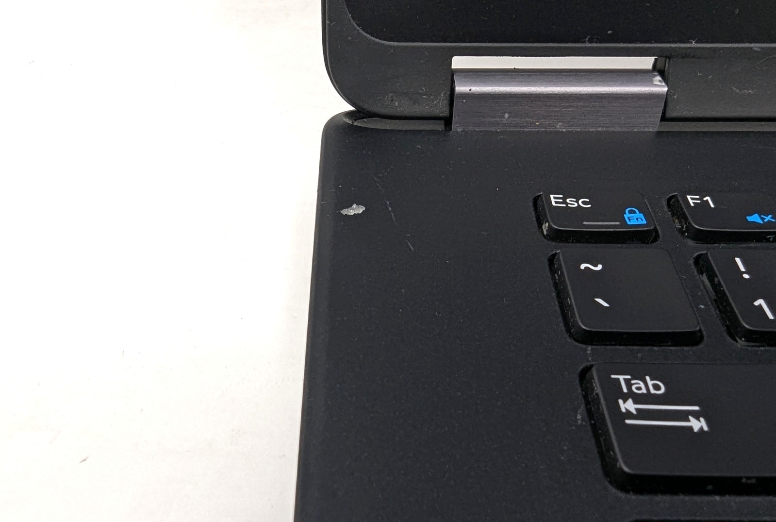 Dell Latitude E7470 – 14″ Intel Core i5-6300U 2.5 GHz 8GB DDR4 RAM No OS/SSD