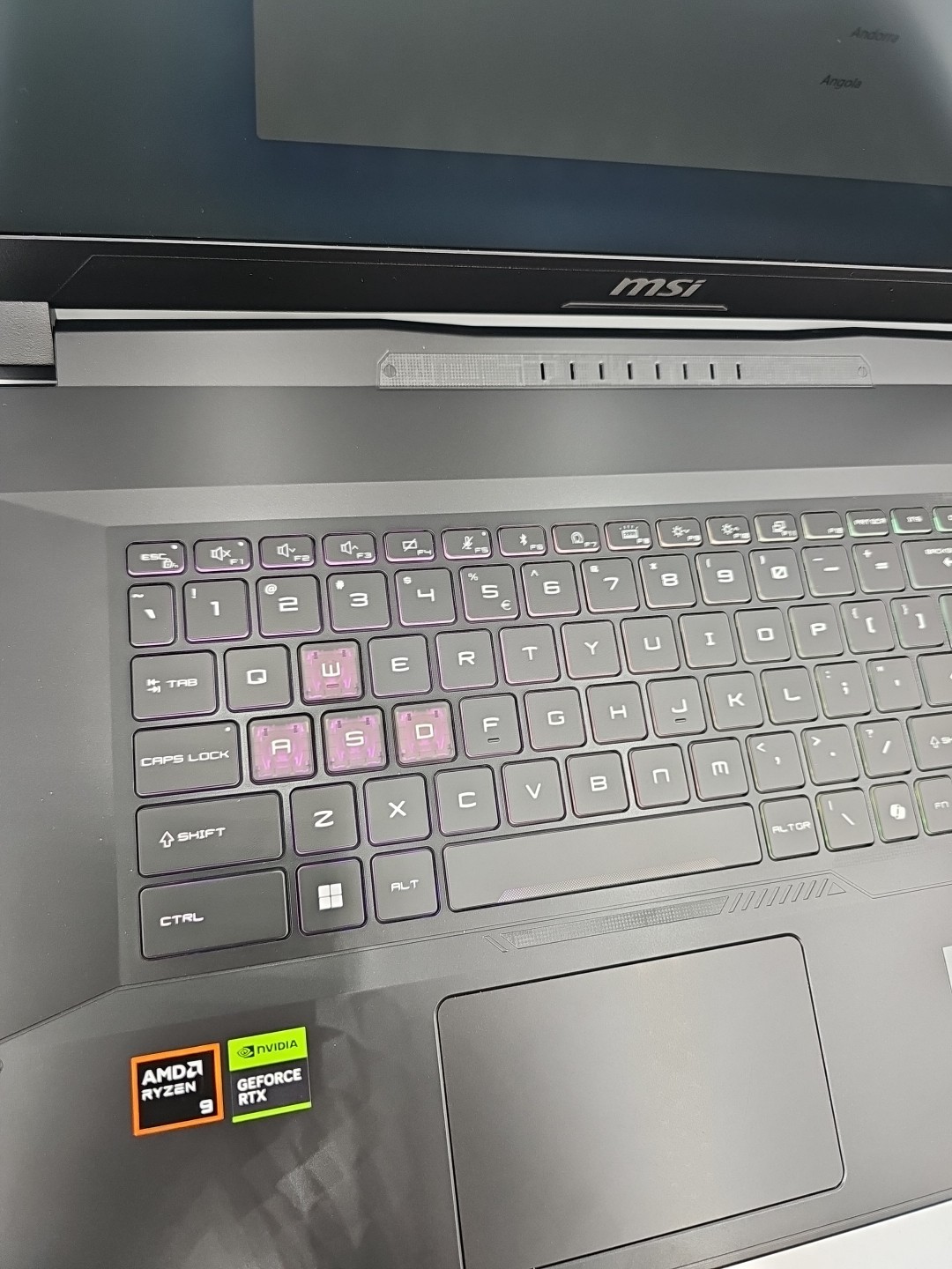 MSI Katana A17 (AIBV8) AMD Ryzen 9 8945HS 32GB 1TB SSD NVIDIA GeForce RTX 4050