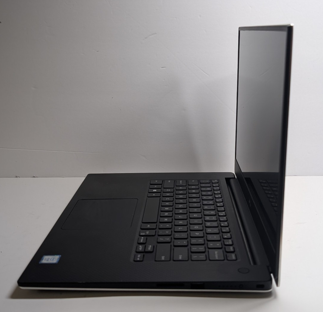 Dell Precision 5520 Intel Xeon E3-1505M v6 16GB 256GB NVMe Quadro M1200 Win10