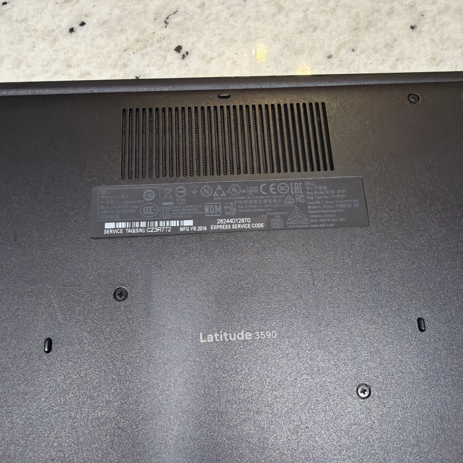Dell Latitude 3590 i5-8250U 1.6GHz No RAM/No HDD Tested To Bios Cracked Case