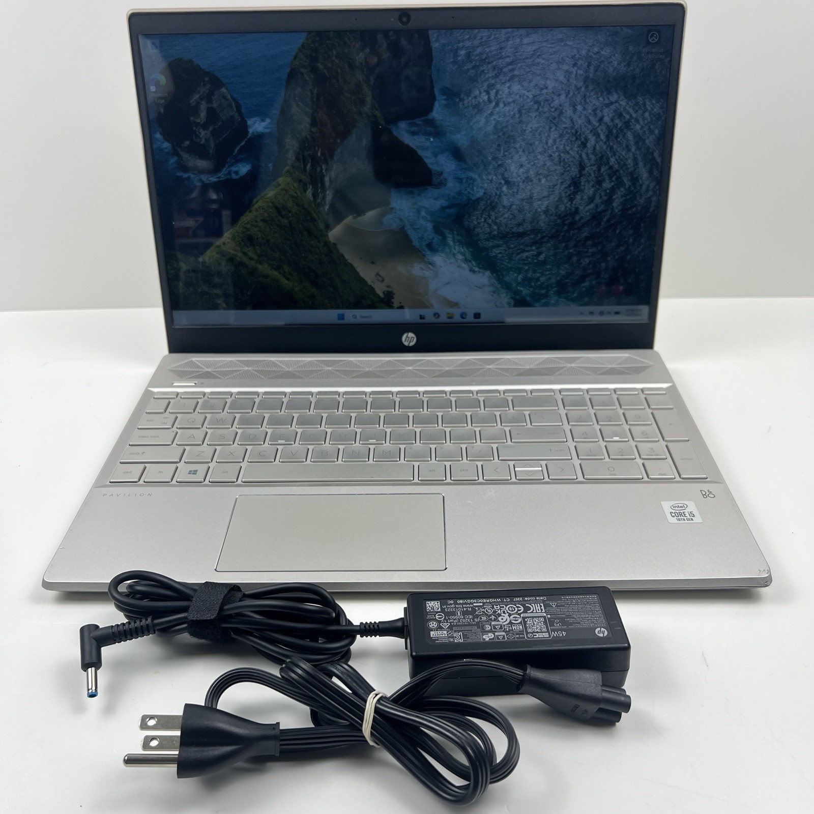 HP Pavilon 15-CS3055WM Intel i5-1035G1 1.0GHz 8GB RAM 128GB SSD Win 11 w/Charger
