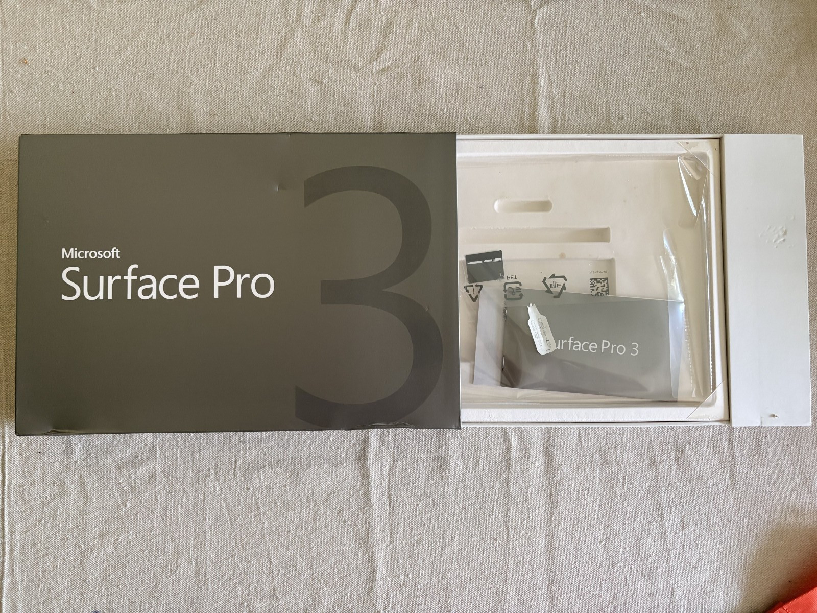 Surface Pro 3 / i5-7300U / 8 GB / 256 GB. Clean Install and Great Shape.