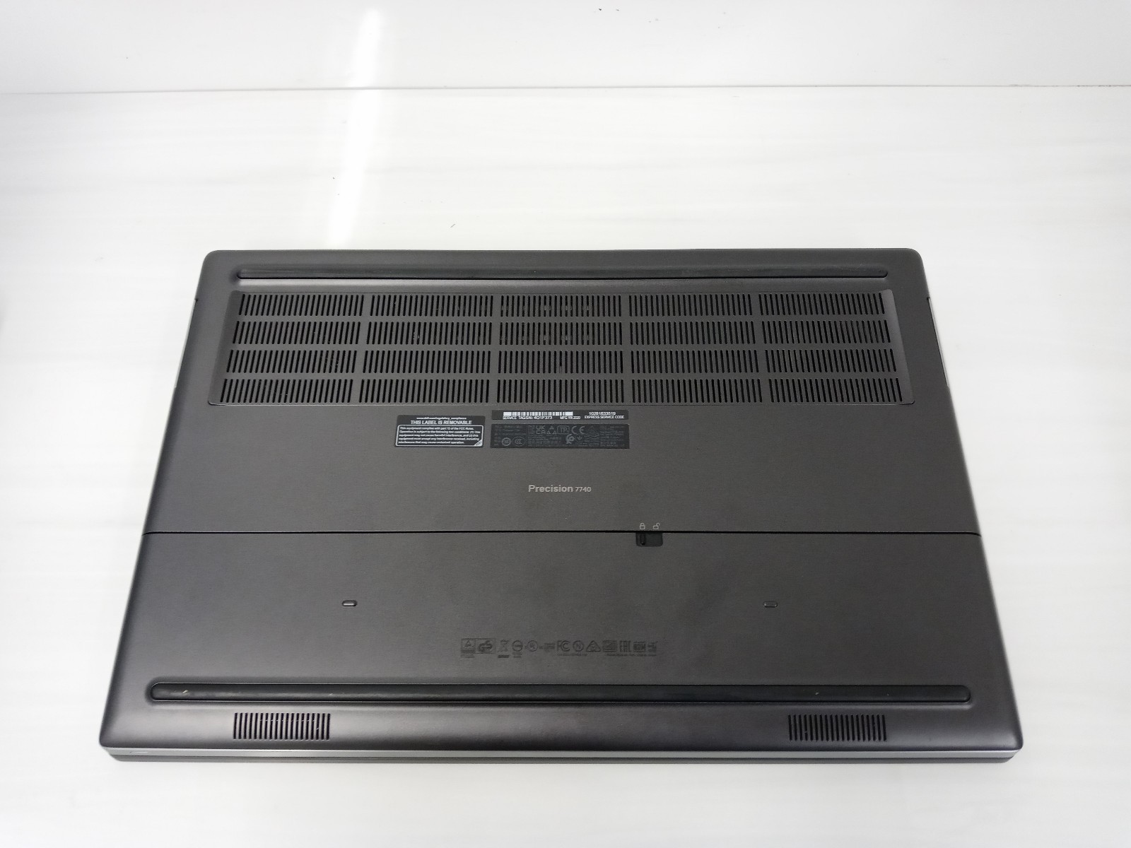 Dell Precision 7740 17.3″ Laptop intel i7-9850H 32GB 256GB SSD Win11 RTX3000 6GB