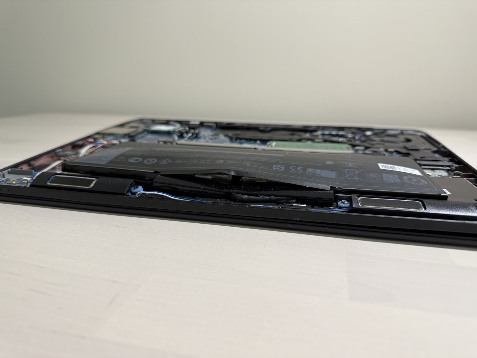 Dell Latitude E7470 Laptop Intel i7 6th Gen No HD/OS/AC Adapter- Swollen Battery