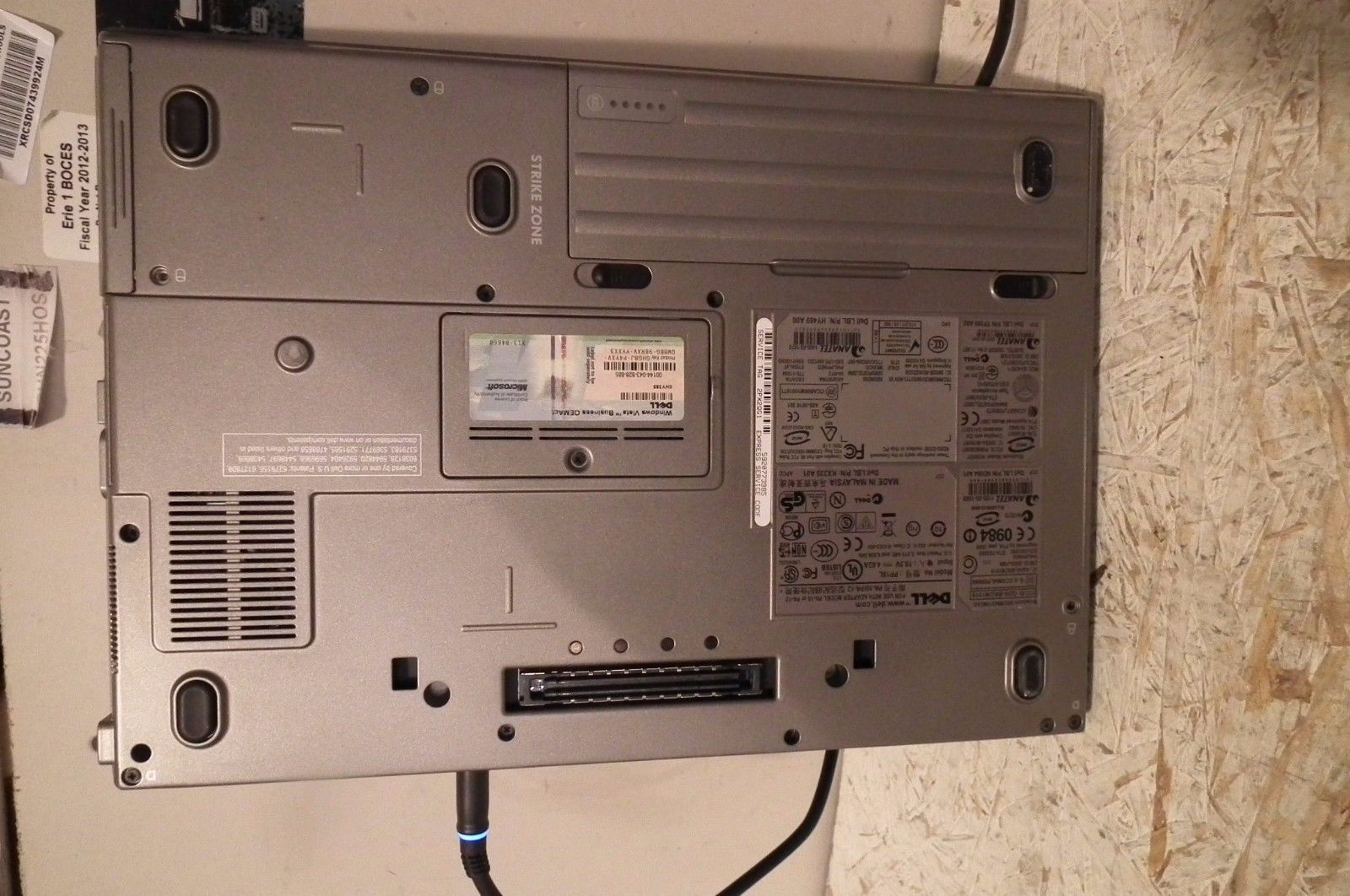 Dell D520 Laptop / 1.66ghz / 2gb / Windows XP / WIFI / DVD / CDRW rs232 serial