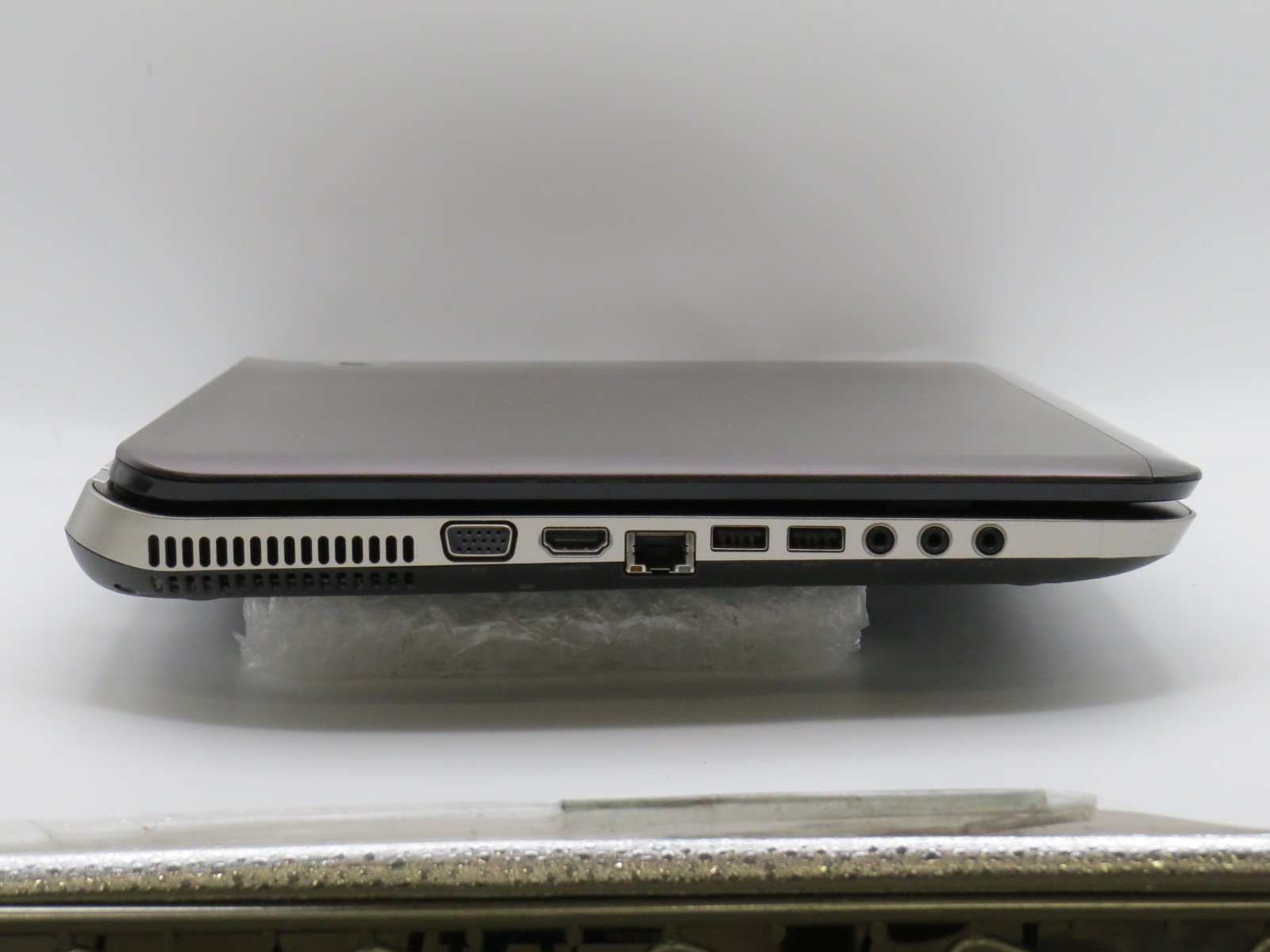 HP Pavilion dv7 i5-2430M @ 2.4GHz 6GB DDR3 128GB SSD 17.3″ No OS/AC/Battery