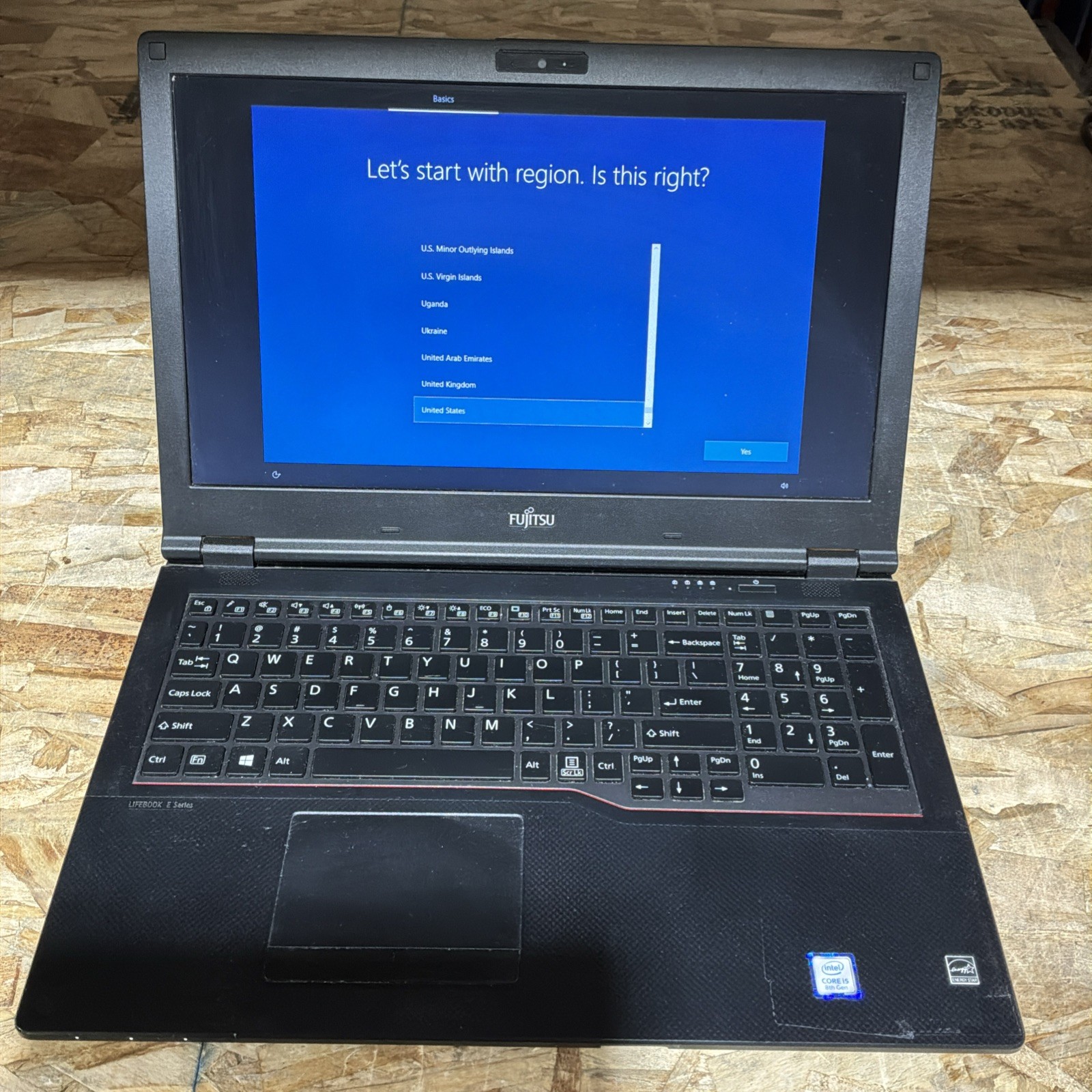 Fujitsu Lifebook E558 I5-8250U 1.60GHZ 256GB SSD 4 GB RAM Win 10 C399