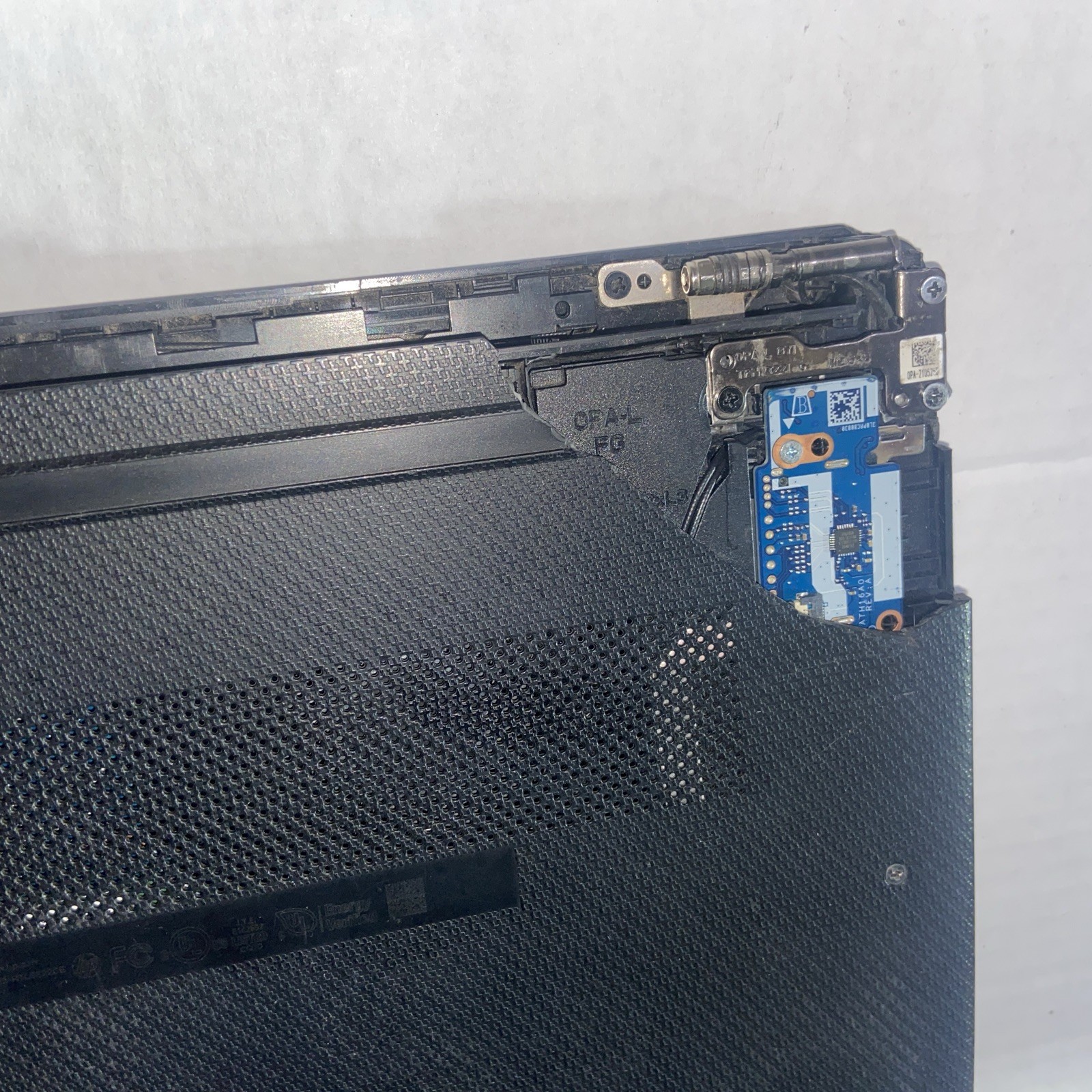 HP 14″ (NO DRIVE, AMD Athlon Gold 3150U, 4GB RAM) REPAIR/ PARTS ONLY