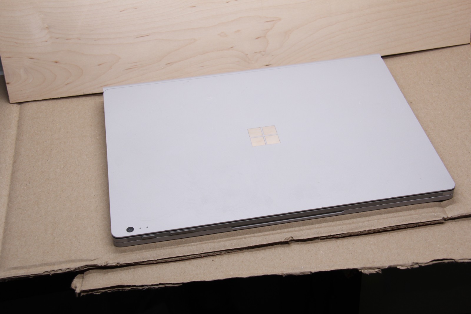 Microsoft Surface Book 2 13.3″ i5-8350U 1.90 GHz 8 GB RAM 256 GB SSD Win11