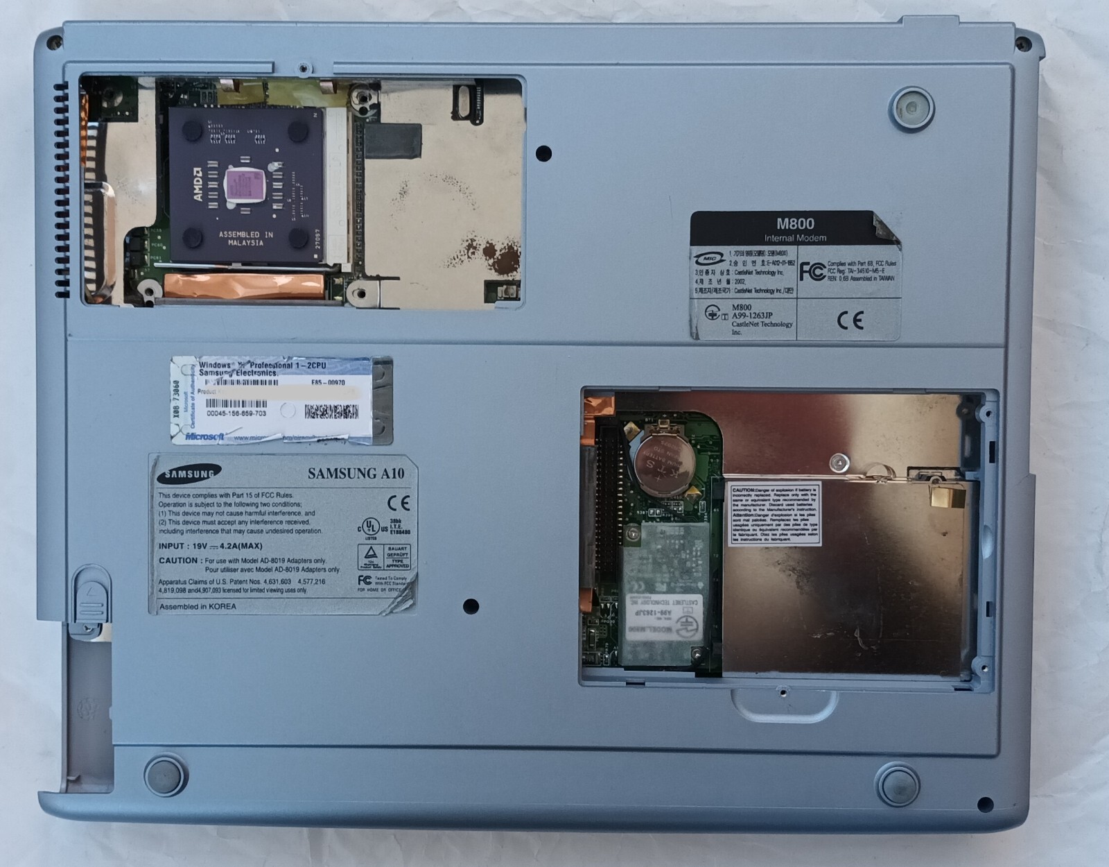Samsung A10 Laptop 14.1″ 256MB 40GB IDE AMD Duron Windows XP Parallel Floppy CD