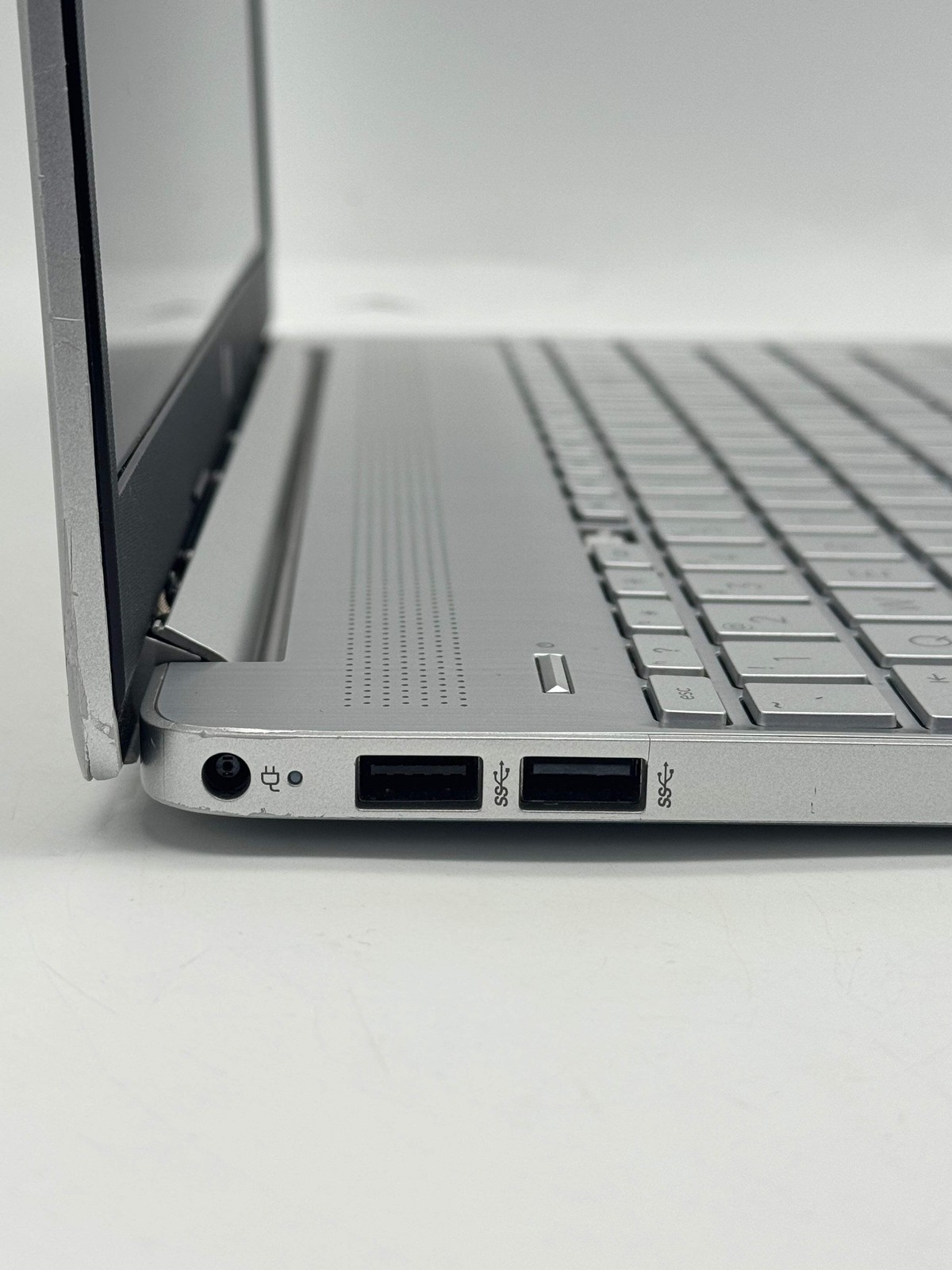 HP 15-DY2702DX 15.6″ Core i3 11th Gen 8GB 256GB Silver – Won’t Boot For Parts