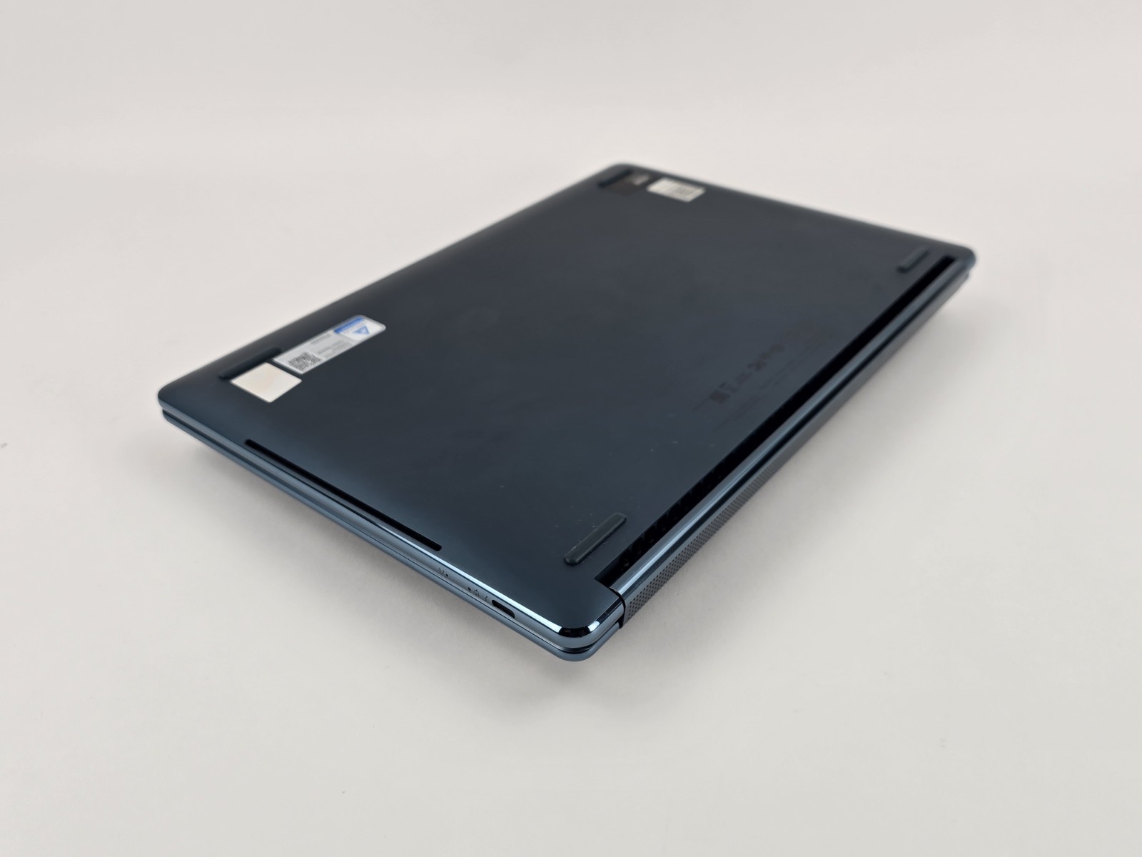 Lenovo Yoga Book 9i Dual 13.3″ 2.8K OLED Ultra 7 155U 16GB 1TB – Used – READ