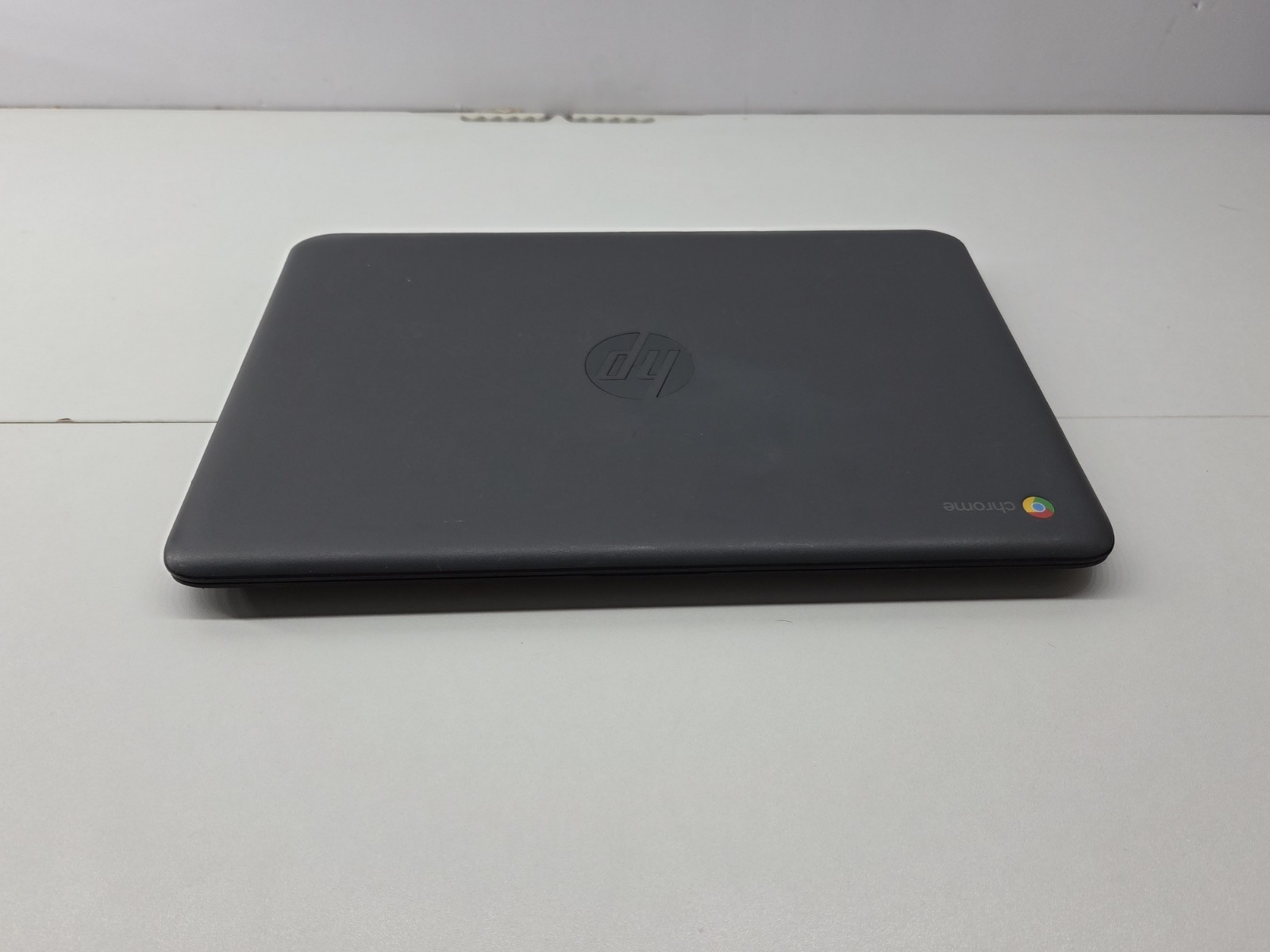 Hp TPN Q220 Chromebook – Locked – Works – No Charger Included