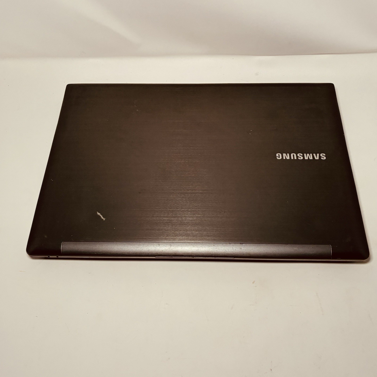 Samsung QX411 14″ Laptop Intel i5-2410M NVIDIA Optimus 6Gb RAM 640GB Powers On