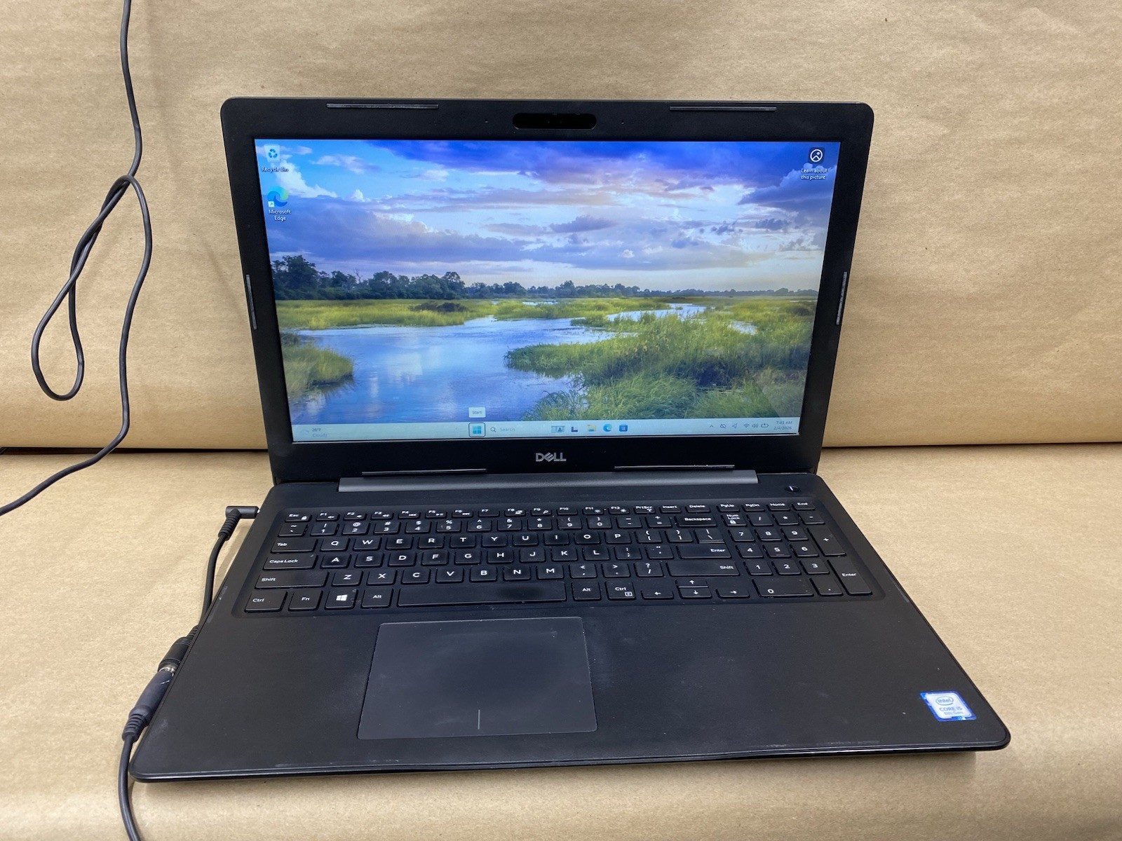 Dell Latitude 3590 – 15.5″ 1366×768 – i5-8250U – 4GB – 128GB SSD – Win 11 READ