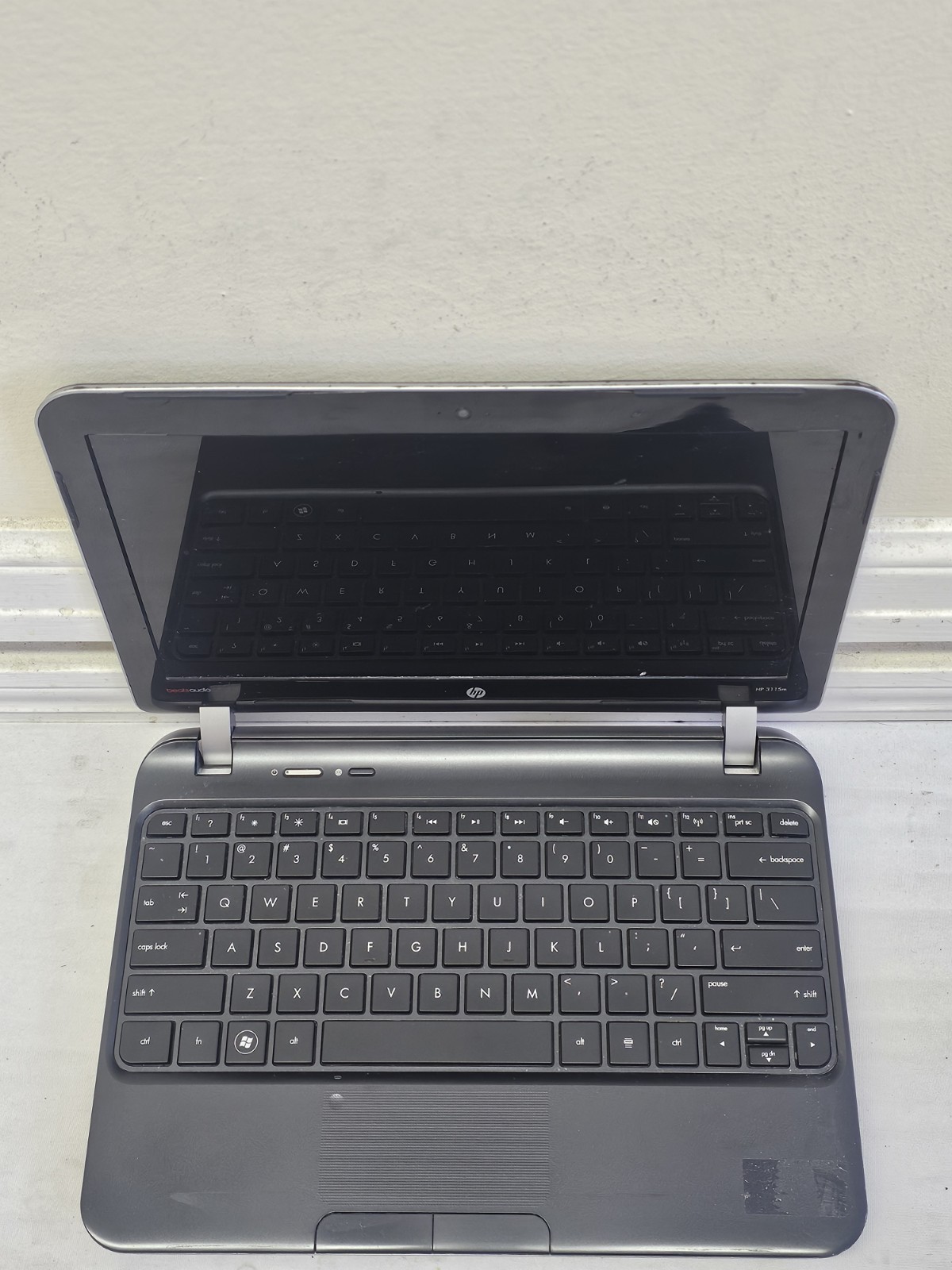HP 3115m Laptop – AMD E-300 – 4GB RAM – NO BATT – BIOS LOCKED – NO HDD/OS Parts