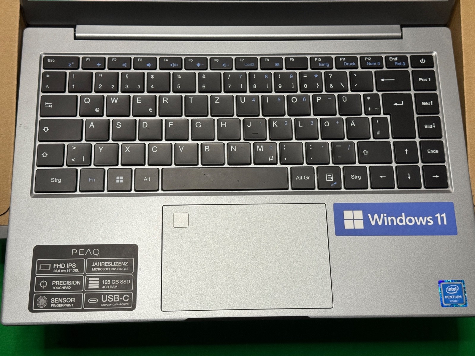 PEAQ 10.5 inch Laptop (128GB SSD, Intel Pentium Silver N5030, 4GB Ram) Good Condition