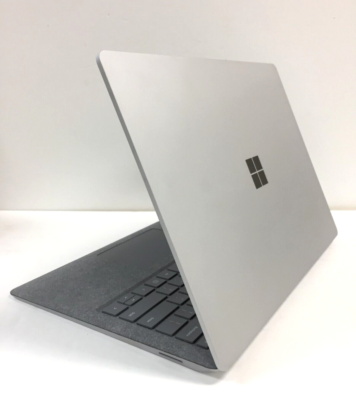 Microsoft Surface Model 1769 13.5 Touch Laptop/Intel i5/4GB/128GB SSD/Arc Mouse