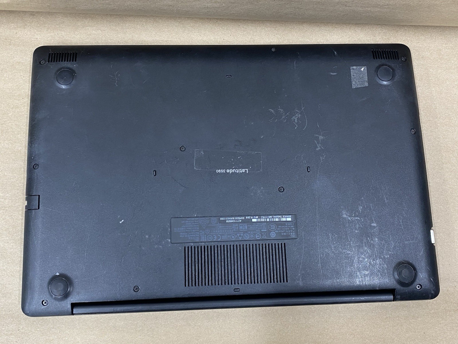 Dell Latitude 3590 – 15.5″ 1366×768 – i5-8250U – 4GB – 128GB SSD – Win 11 READ