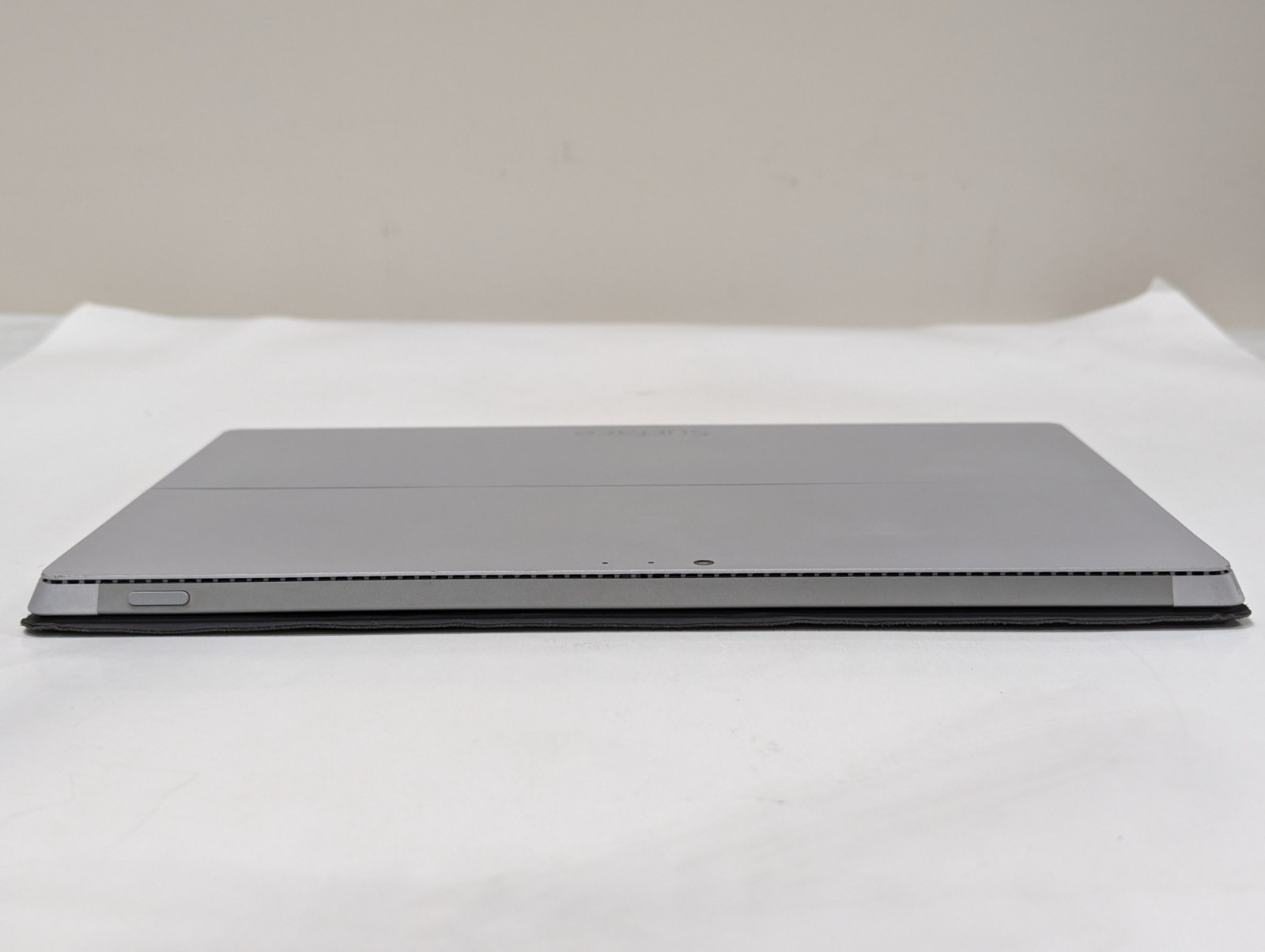 Microsoft Surface Pro (1st Gen) 10.6″ 9SR-00001 64GB Platinum Wi-Fi – Re – 3QHC