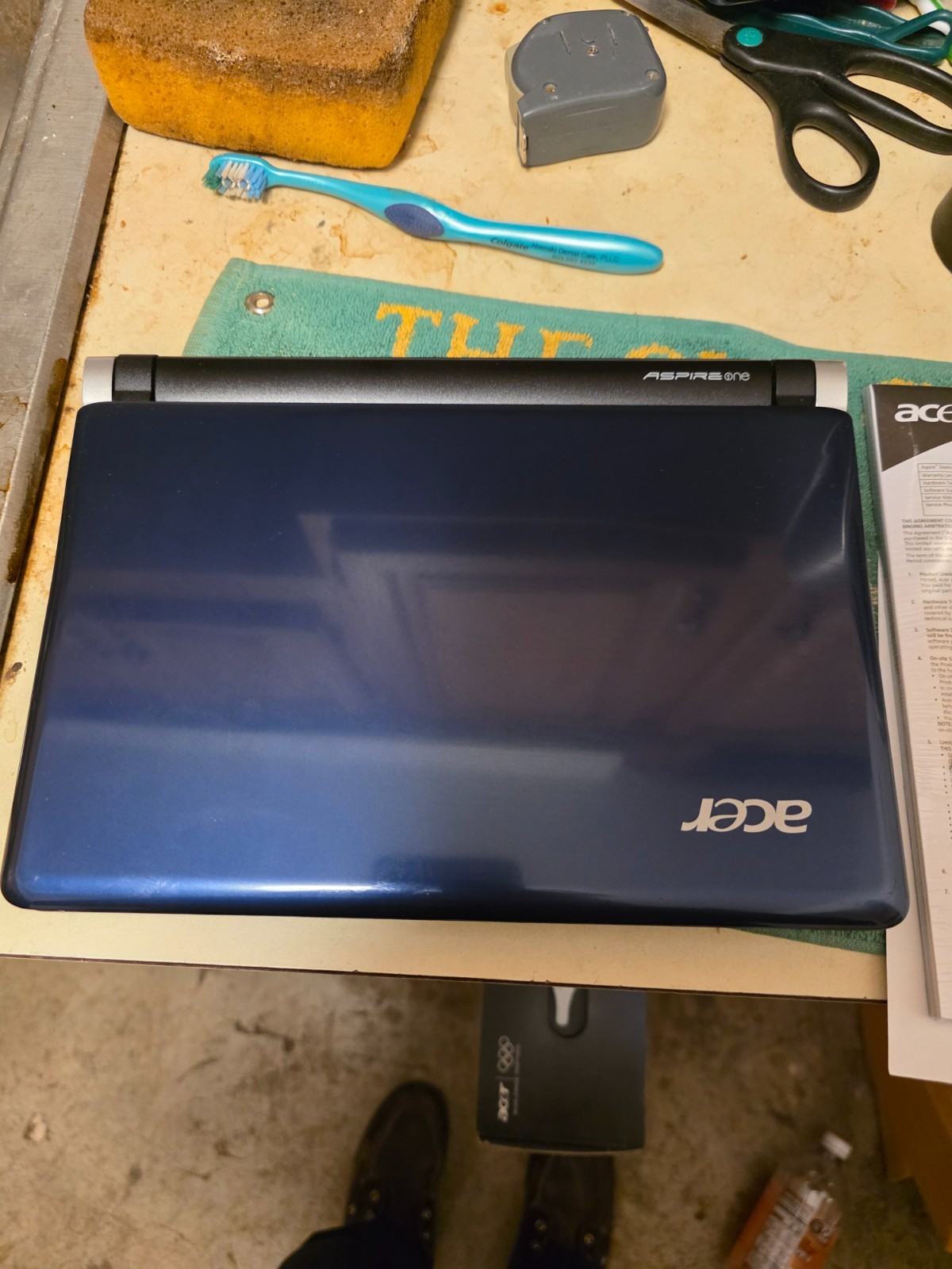 Acer Aspire One D250 KAV60 Intel Atom N270 1GB Memory 160GB HDD No Charger