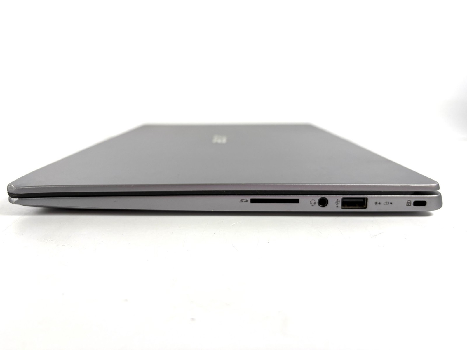 Acer Swift SF114-32 – 14″ FHD, 1.1GHz Pentium, 4GB RAM, 60GB eMMC, Windows 11