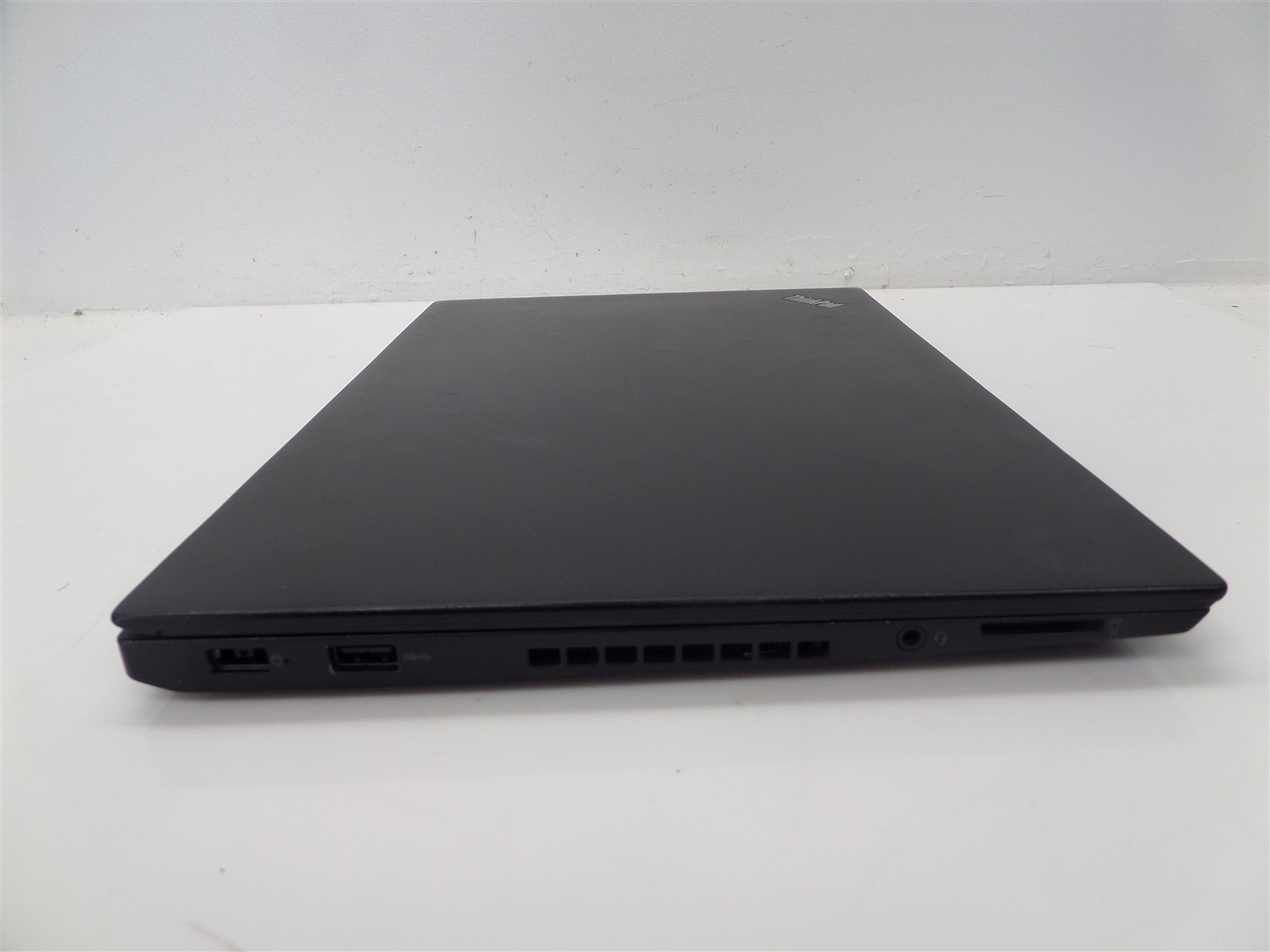 Lenovo ThinkPad T460s 14″ Laptop Core i5-6300U 2.4GHz CPU 8GB RAM – No HDD/OS