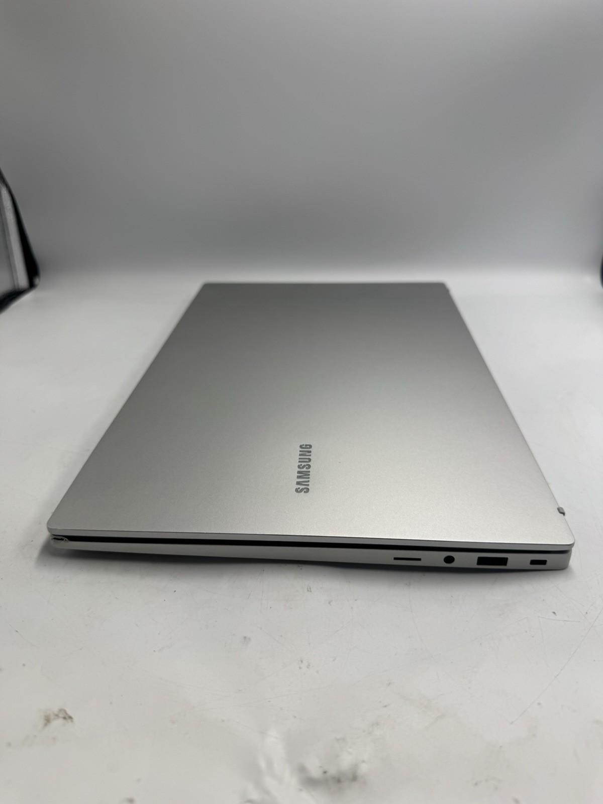Samsung Galaxy Book3 15.6 i7-1355U 16GB 512GB Windows 11 Used 100% Battery