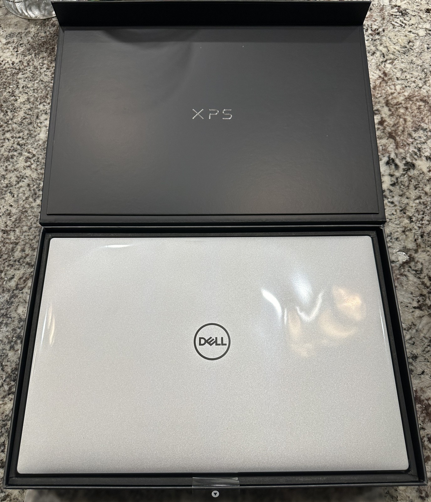 Dell XPS 15 9530 i7-13700H RTX 4070 32GB DDR5 512GB SSD Win11 FHD+ Box ShipsFast