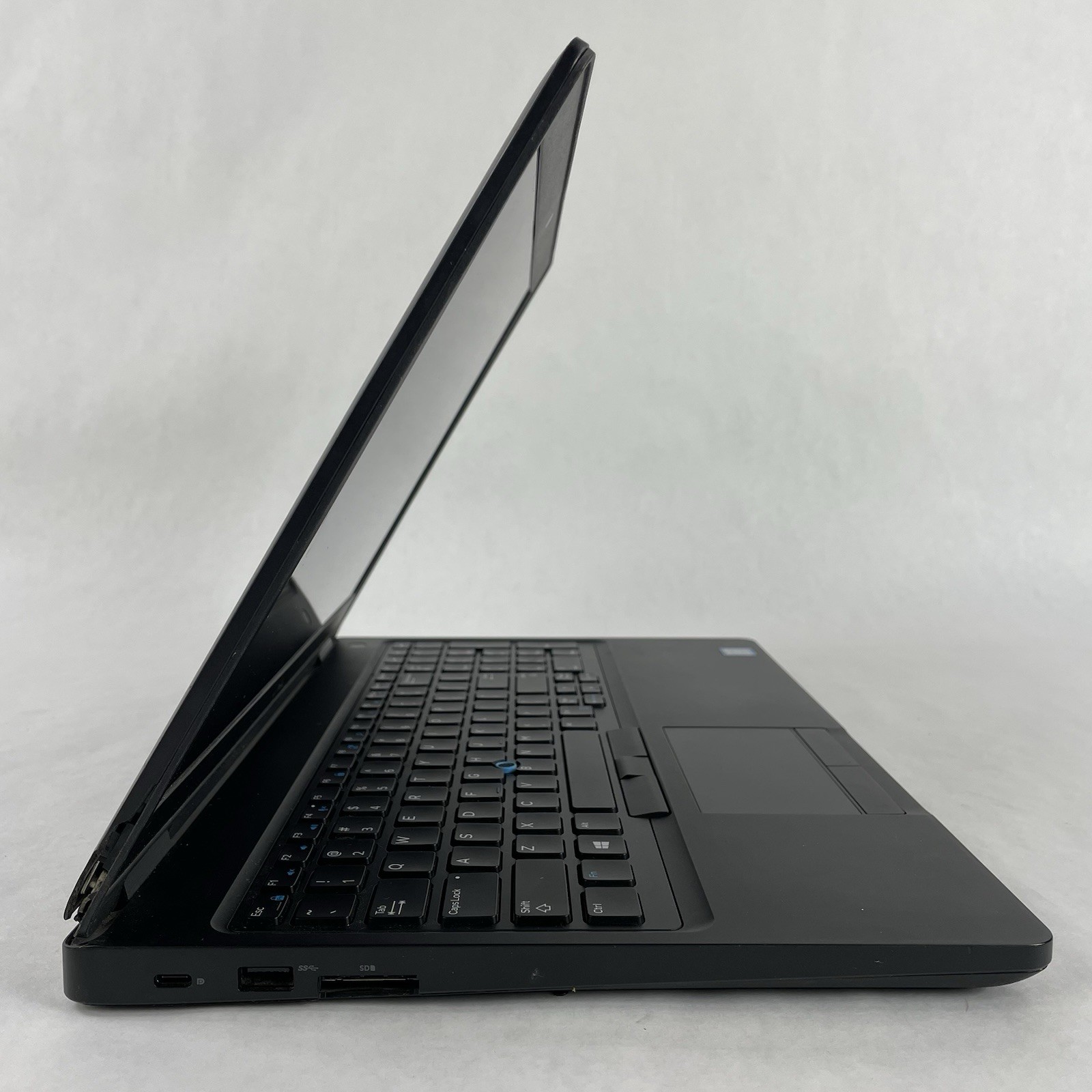 Dell Latitude 5590 15.6″ i5-8250U 1.6 GHz 8GB RAM No SSD No OS – Bad Corner READ