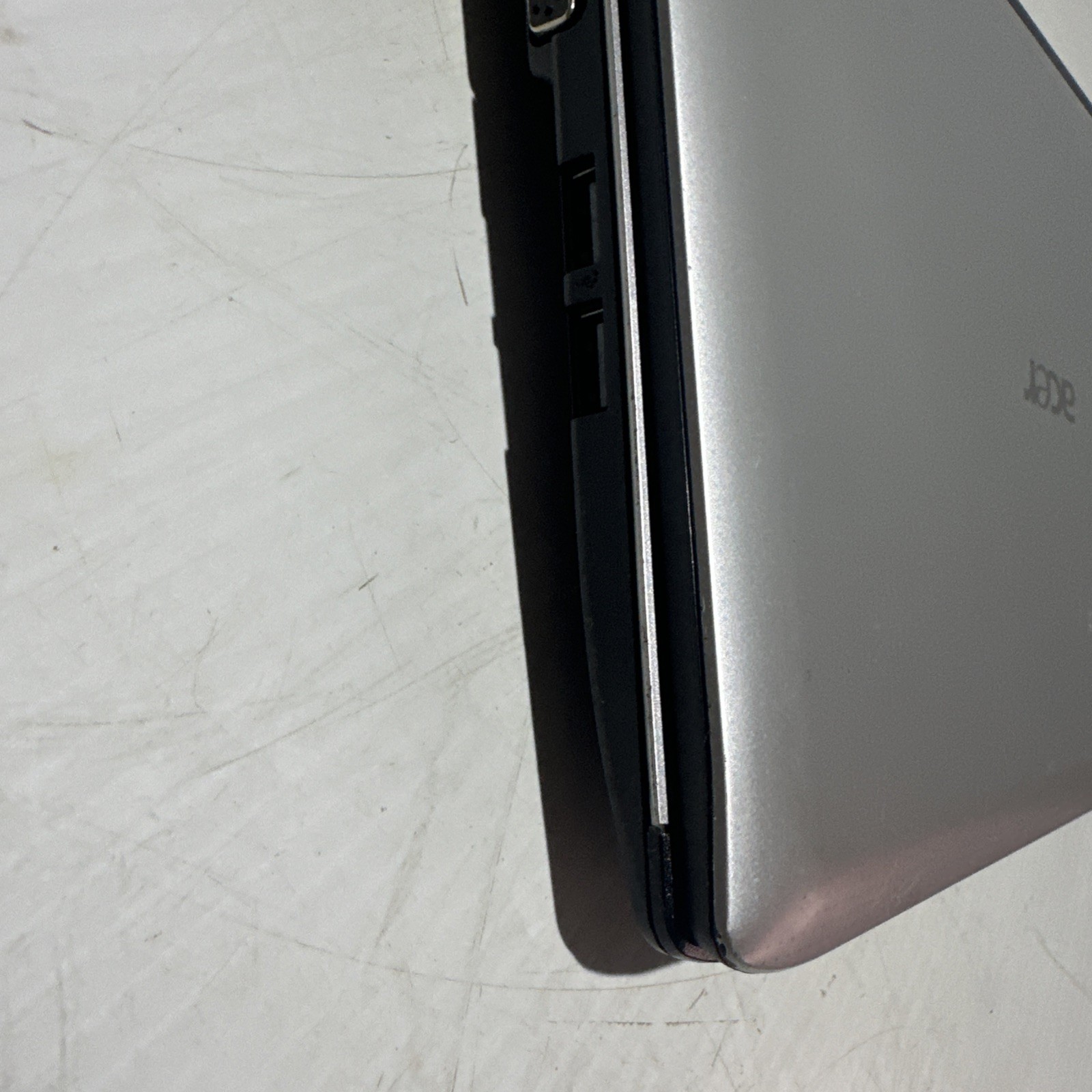 Acer Aspire One Intel Atom N450 2gb Ram No Drives Boots Bios