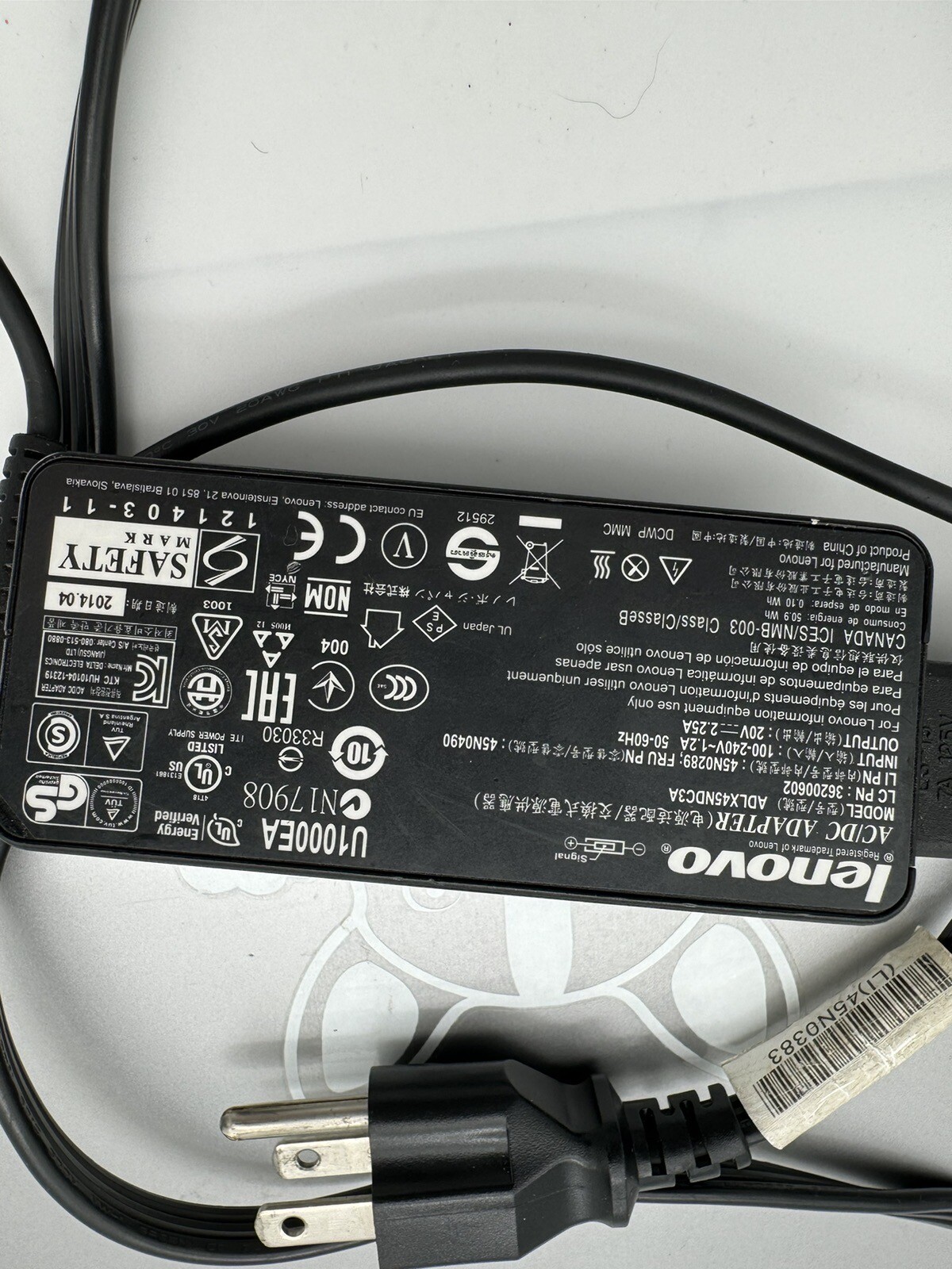 Lenovo Core i3 20V 2.25A S/N: YB04969005 W Charger