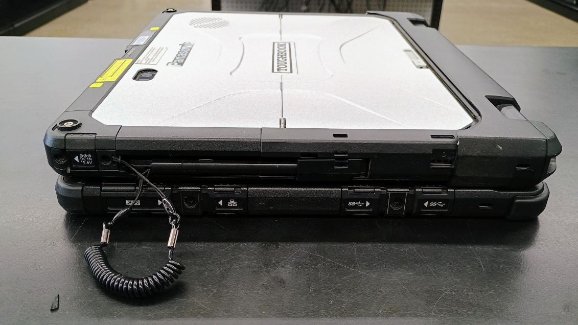 Panasonic Toughbook CF-33 – i5-10310u – 16GB Ram – 512GB SSD – Win 11 Pro -Read