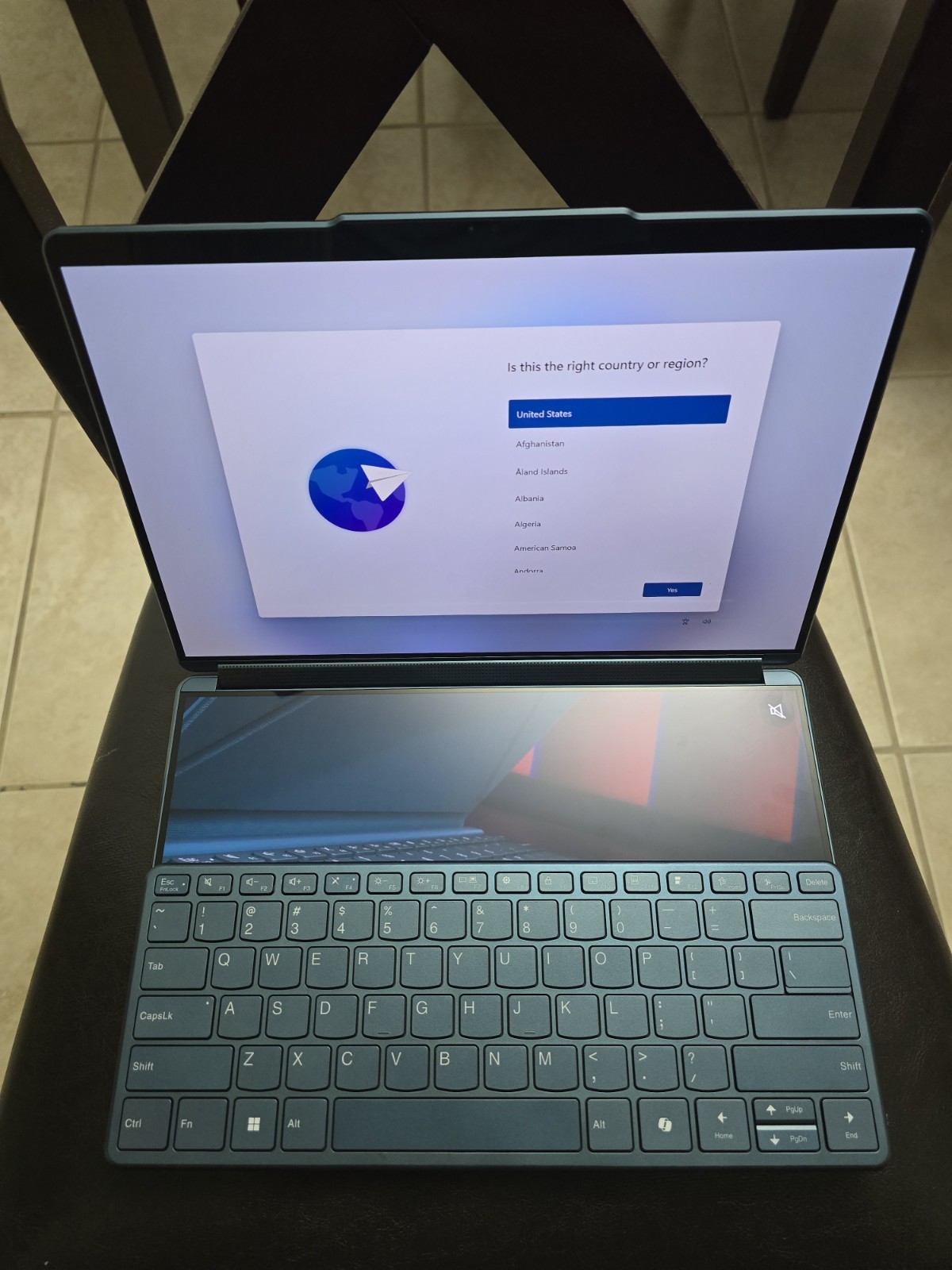 Lenovo Yoga Book 9i DUAL OLED 13 13.3″ Ultra 7 155U 16GB 1TB Touch Laptop #2