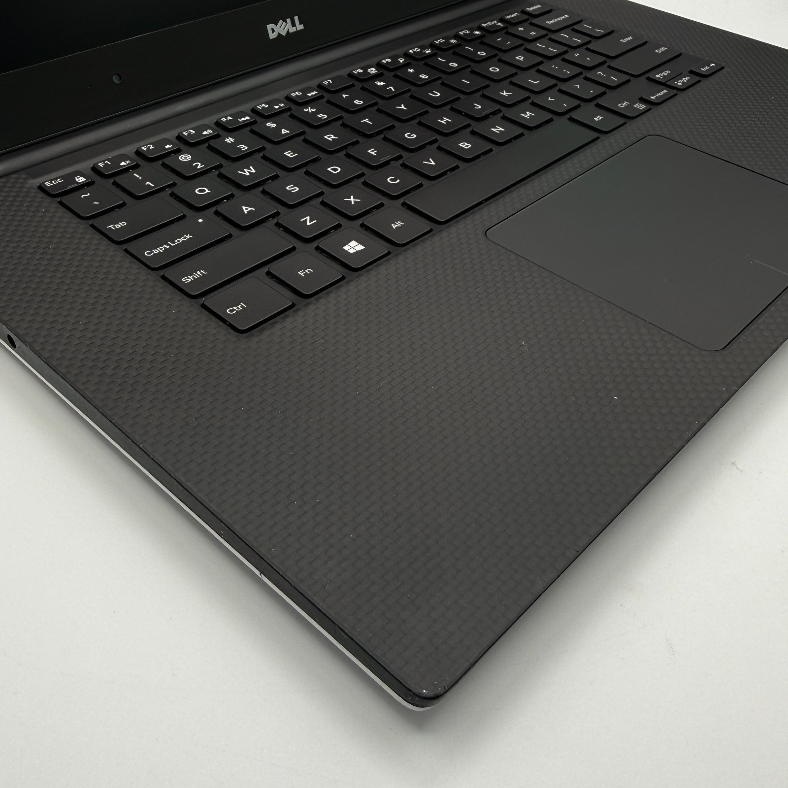 Dell Precision 5520 Xeon E3-1505M 32GB RAM 512GB SSD Quadro M1200 Win 11 Read