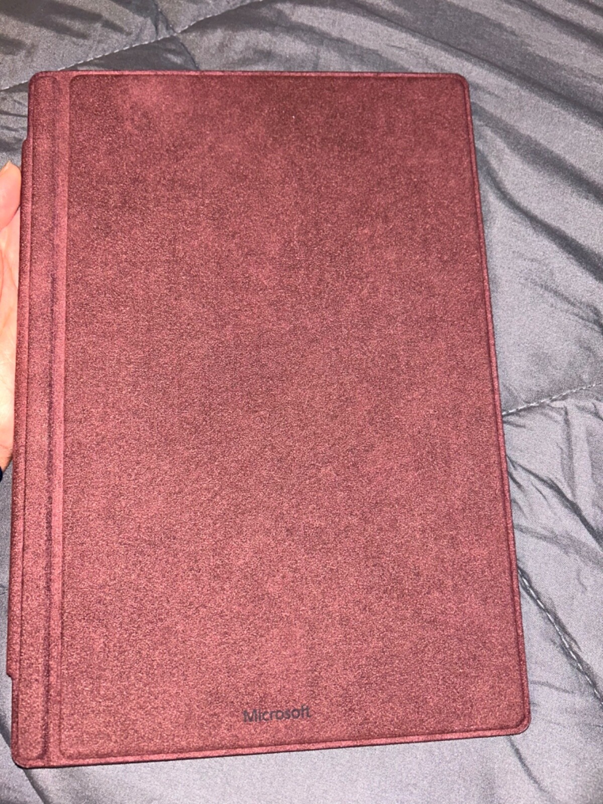 Surface Pro 6 i5 8gb 128gb, comes with keyboard and Charger!