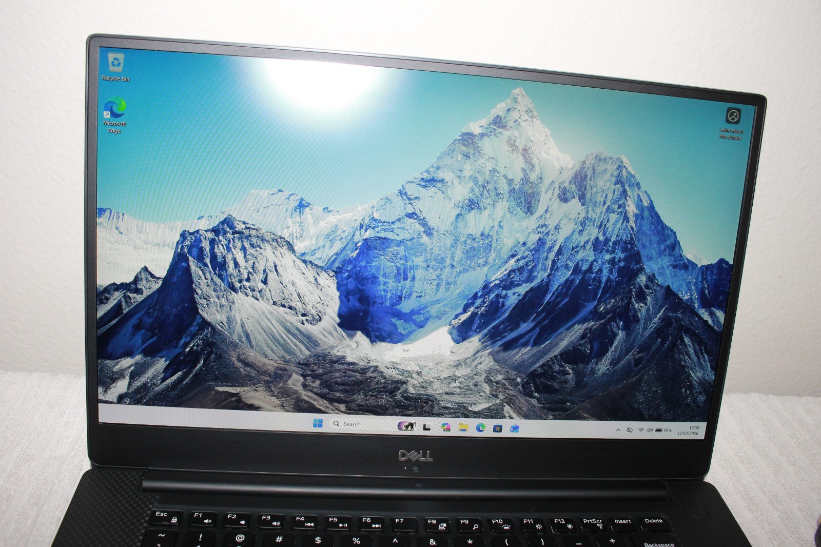 Dell XPS 9570 15″ FHD I7-8750H 1TB SSD 32GB GeForce GTX 1050Ti & DELL D6000 DOCK
