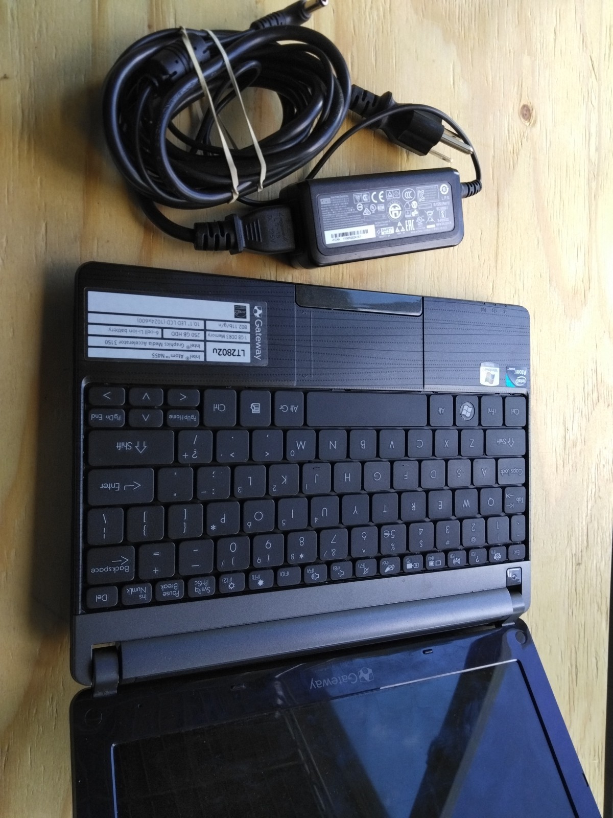 Gateway LT2802u 10.1″ Netbook-Intel Atom N455-120GB SSD-2GB RAM-Windows 7-Office