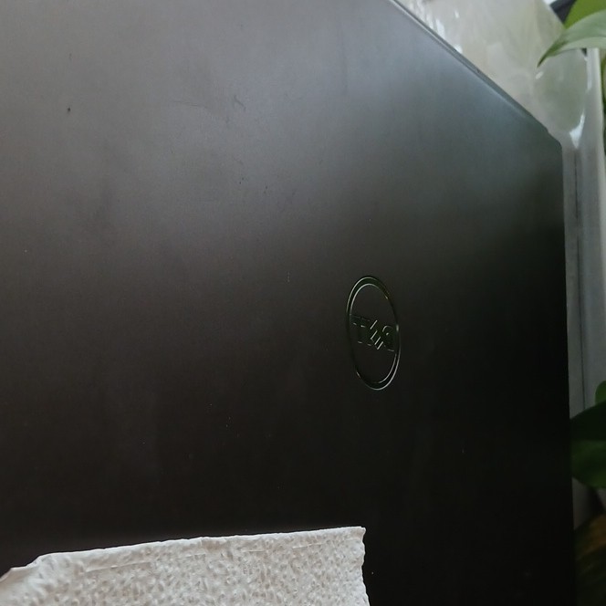 Dell Precision M6800 17″ No Hard Drive Not Sure If The Mouse Pad Works.