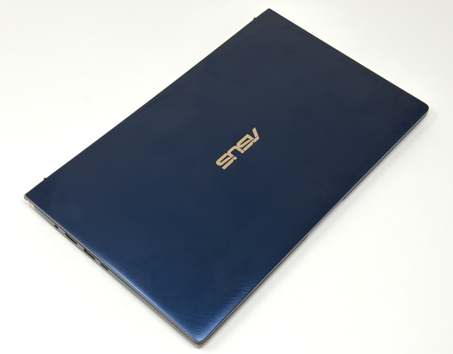 Asus Zenbook 14 UX434F Intel Core i7 1.8Ghz 16GB RAM 1TB SSD 2GB GPU 14in Good