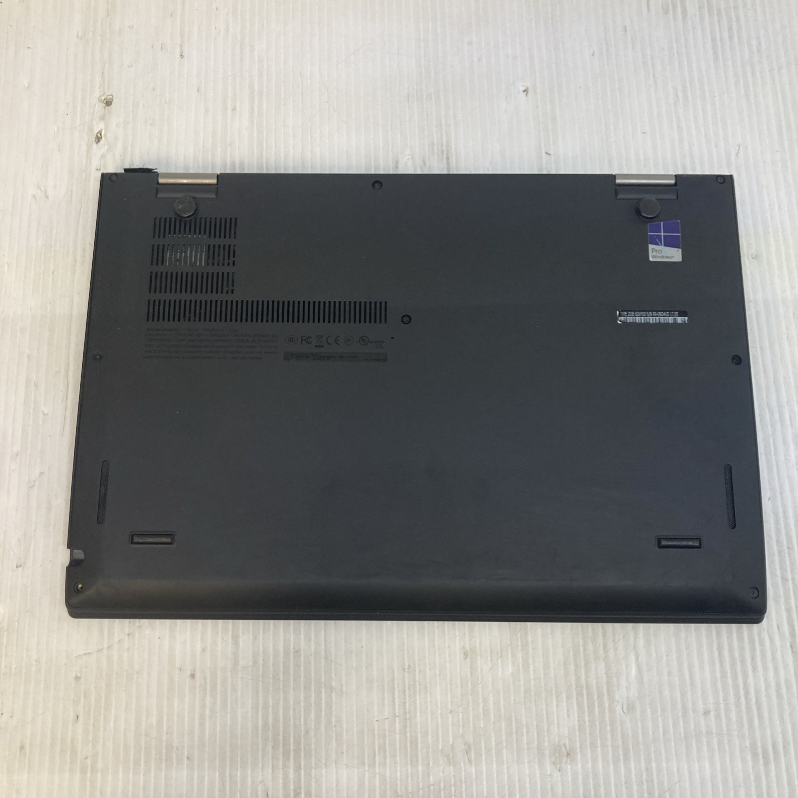 Lenovo ThinkPad X1 Yoga i7-7600U 2.80GHz 16GB no HDD Boot to BIOS no batt crack