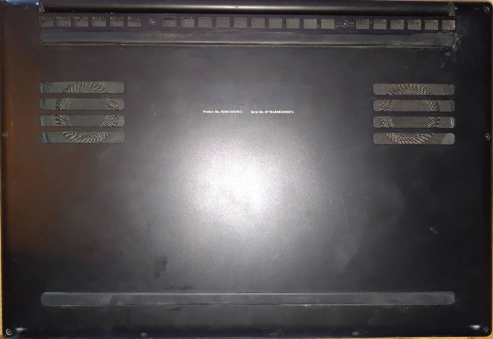 Razer Blade Stealth RZ09‑03101E72 i7 / 512GB – Needs Top Cover Replacement
