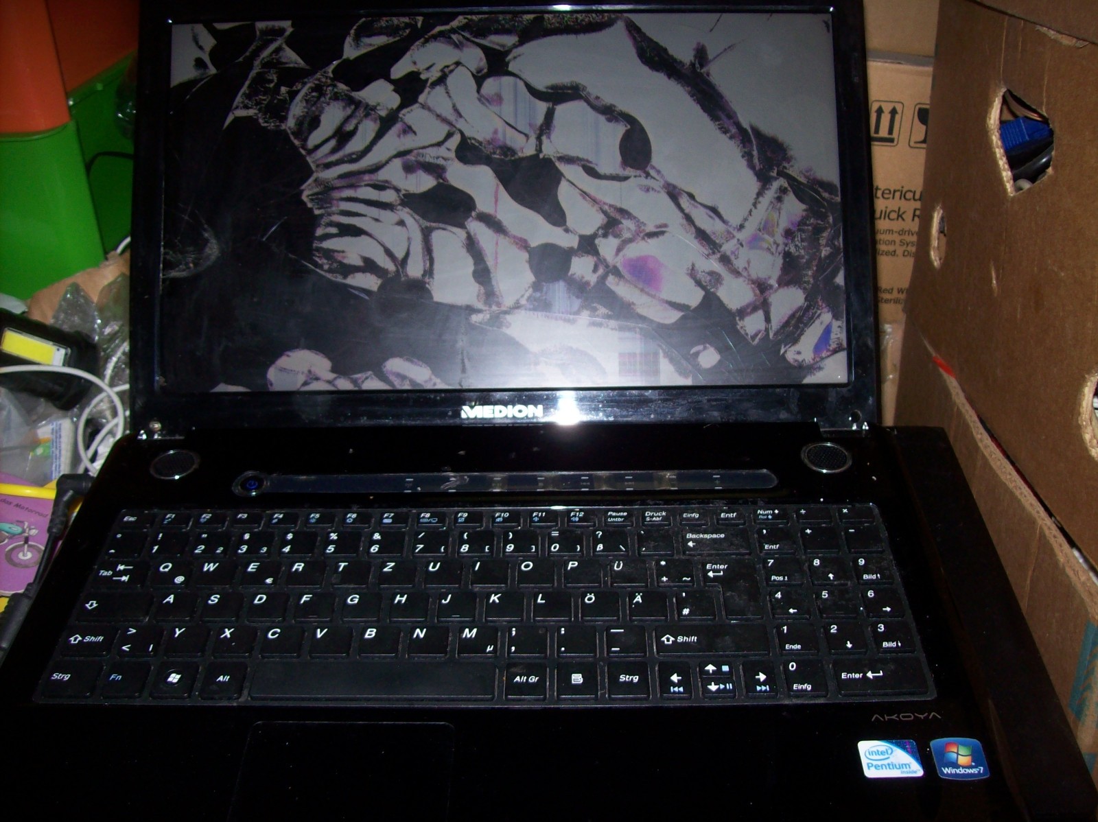 Laptop Medion Acoya E6221 screen damage spare part-001