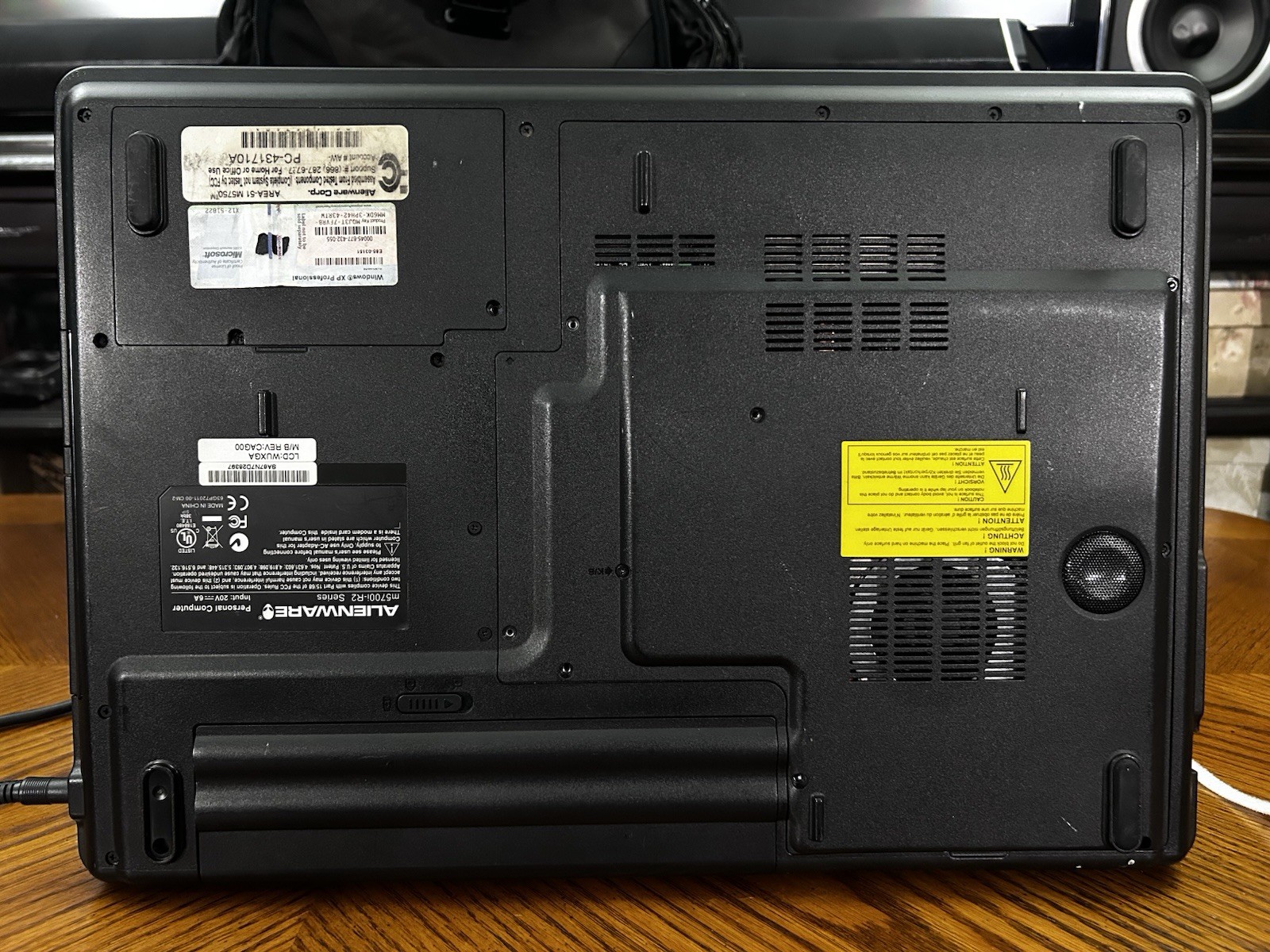 Alienware Area-51 M5700i-R2 Core2 T7200 4GB 2 HDD Backpack Includes